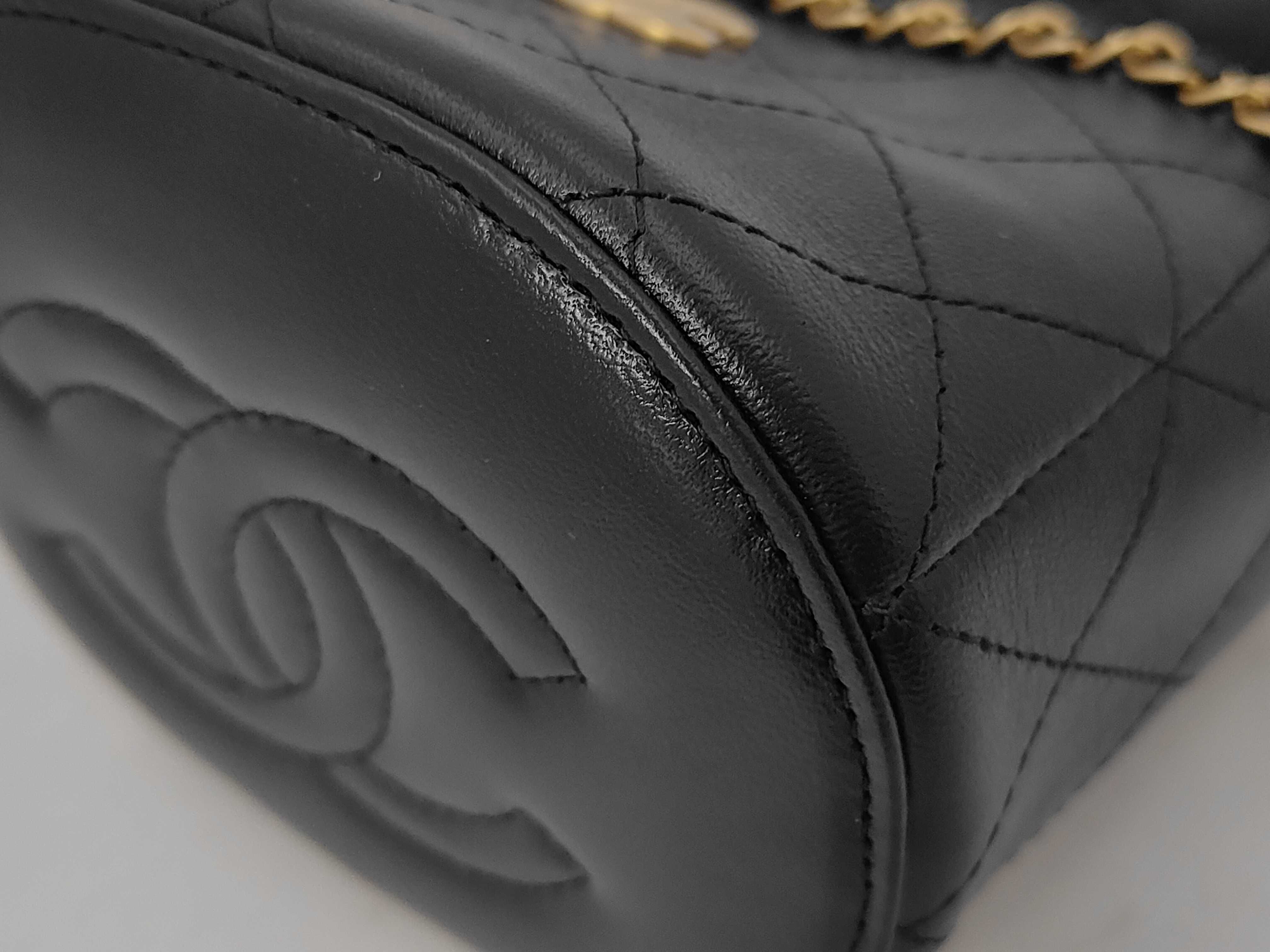 Matelassé Coco Mark Around Chain Bucket Bag Shoulder Bag — view 3