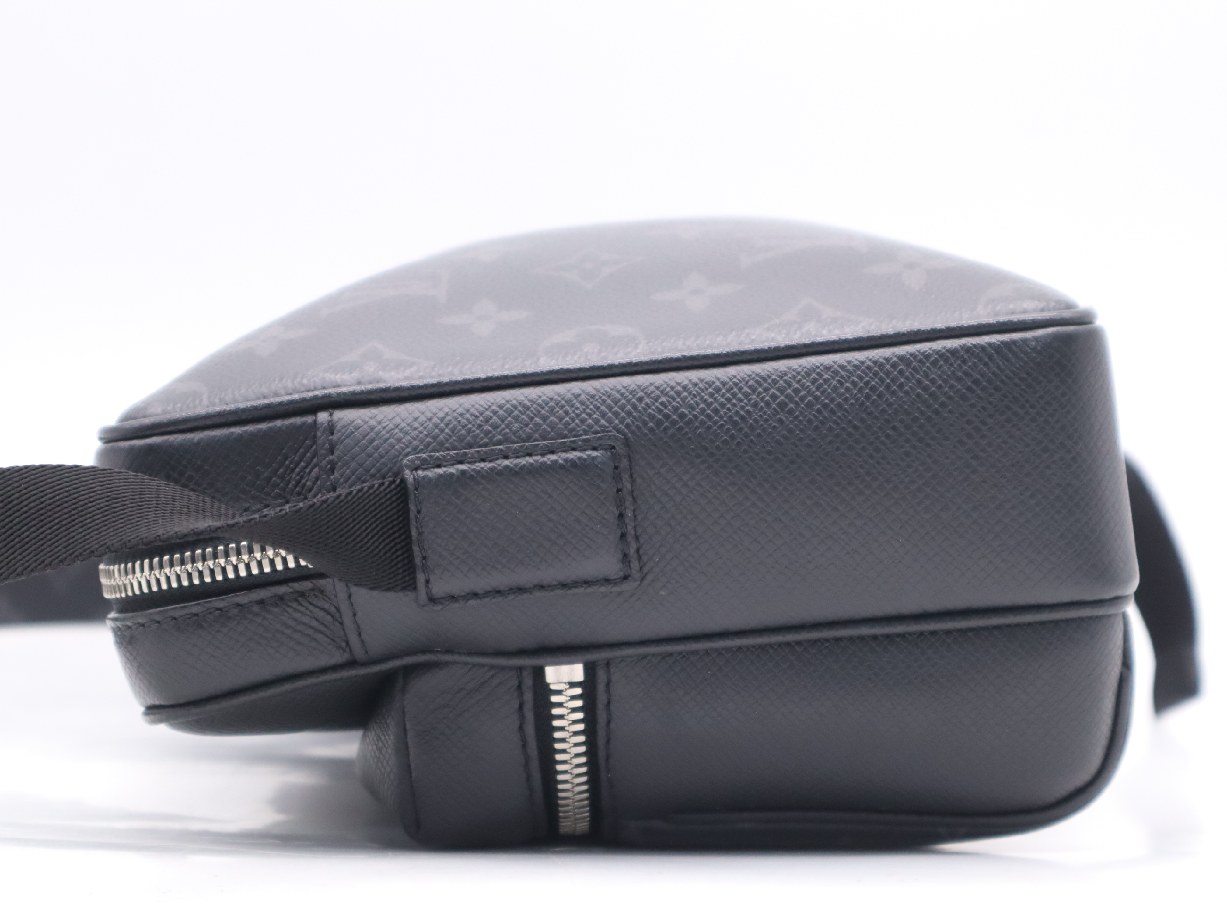 M30233 Taigarama Outdoor Messenger PM Noir Shoulder Bag — view 3