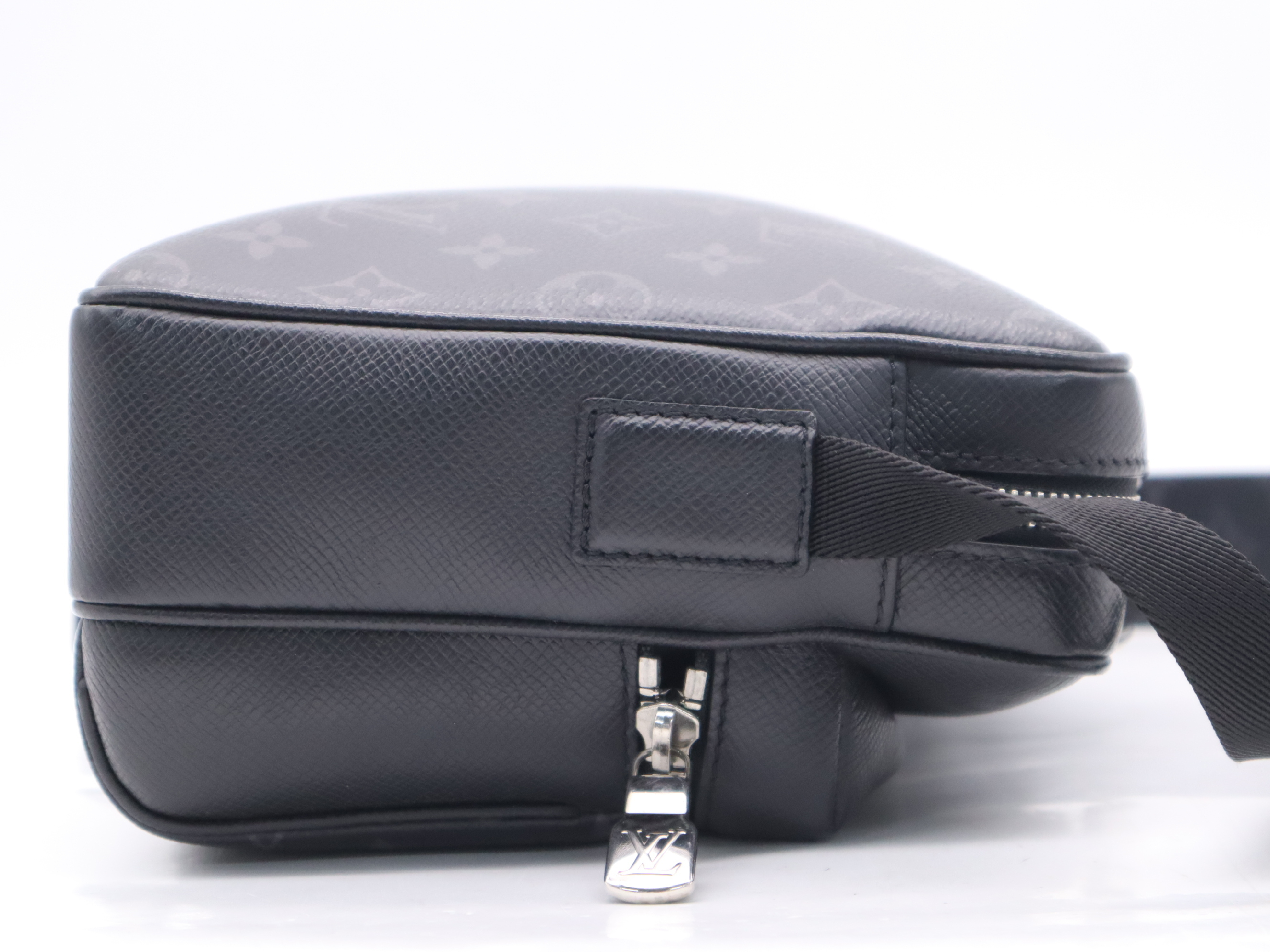 M30233 Taigarama Outdoor Messenger PM Noir Shoulder Bag — view 5