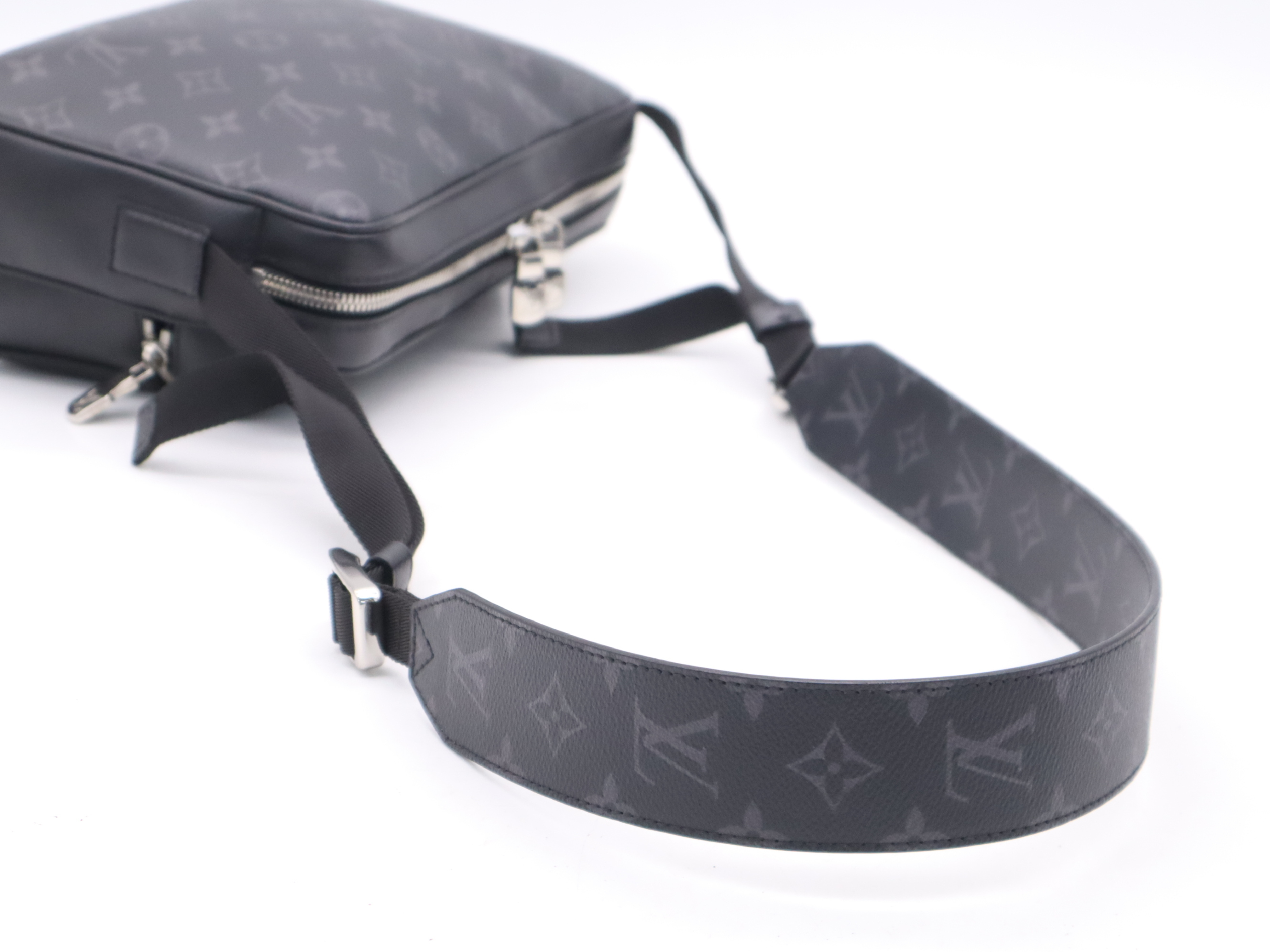 M30233 Taigarama Outdoor Messenger PM Noir Shoulder Bag — view 6