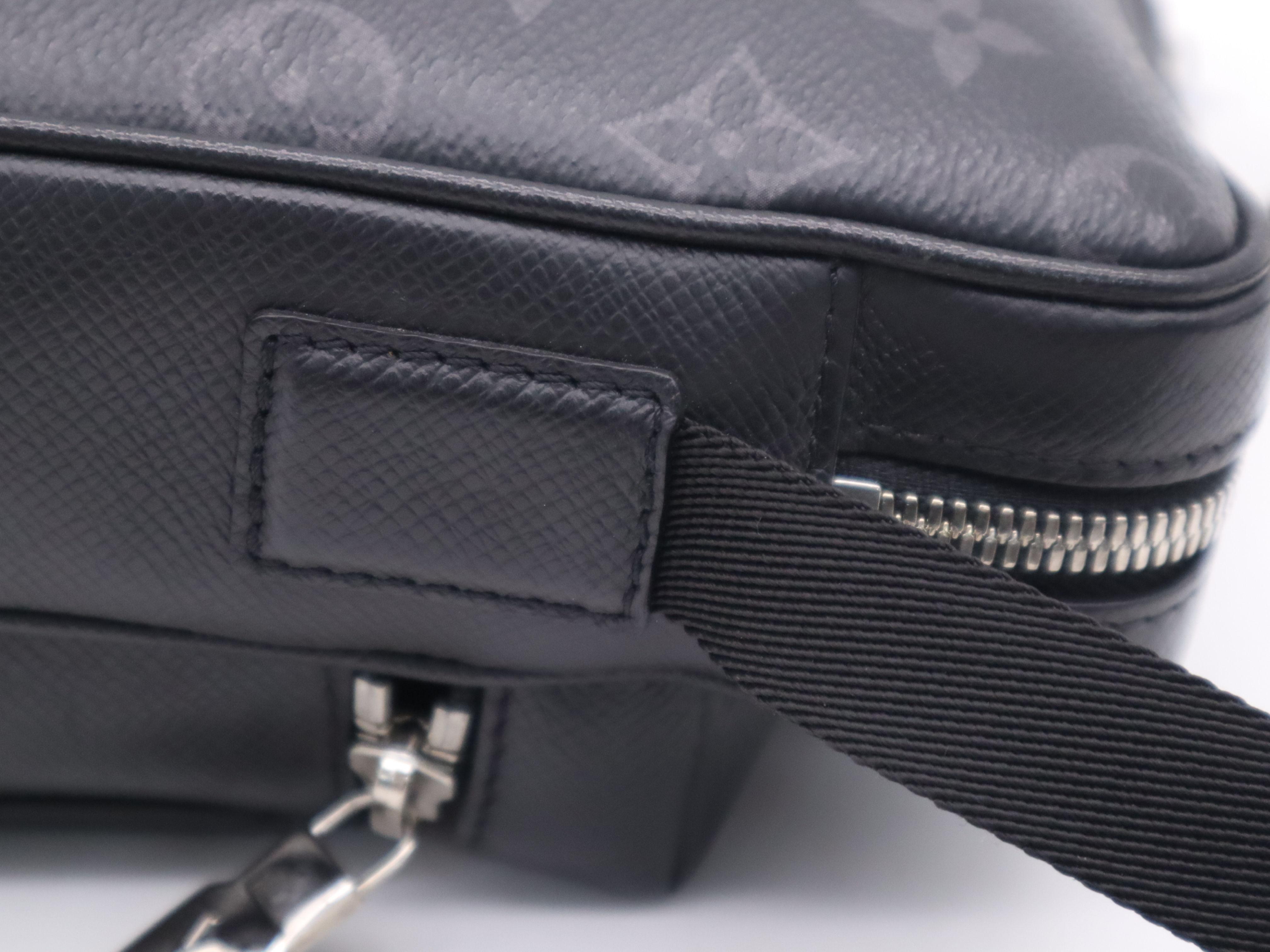M30233 Taigarama Outdoor Messenger PM Noir Shoulder Bag — view 7