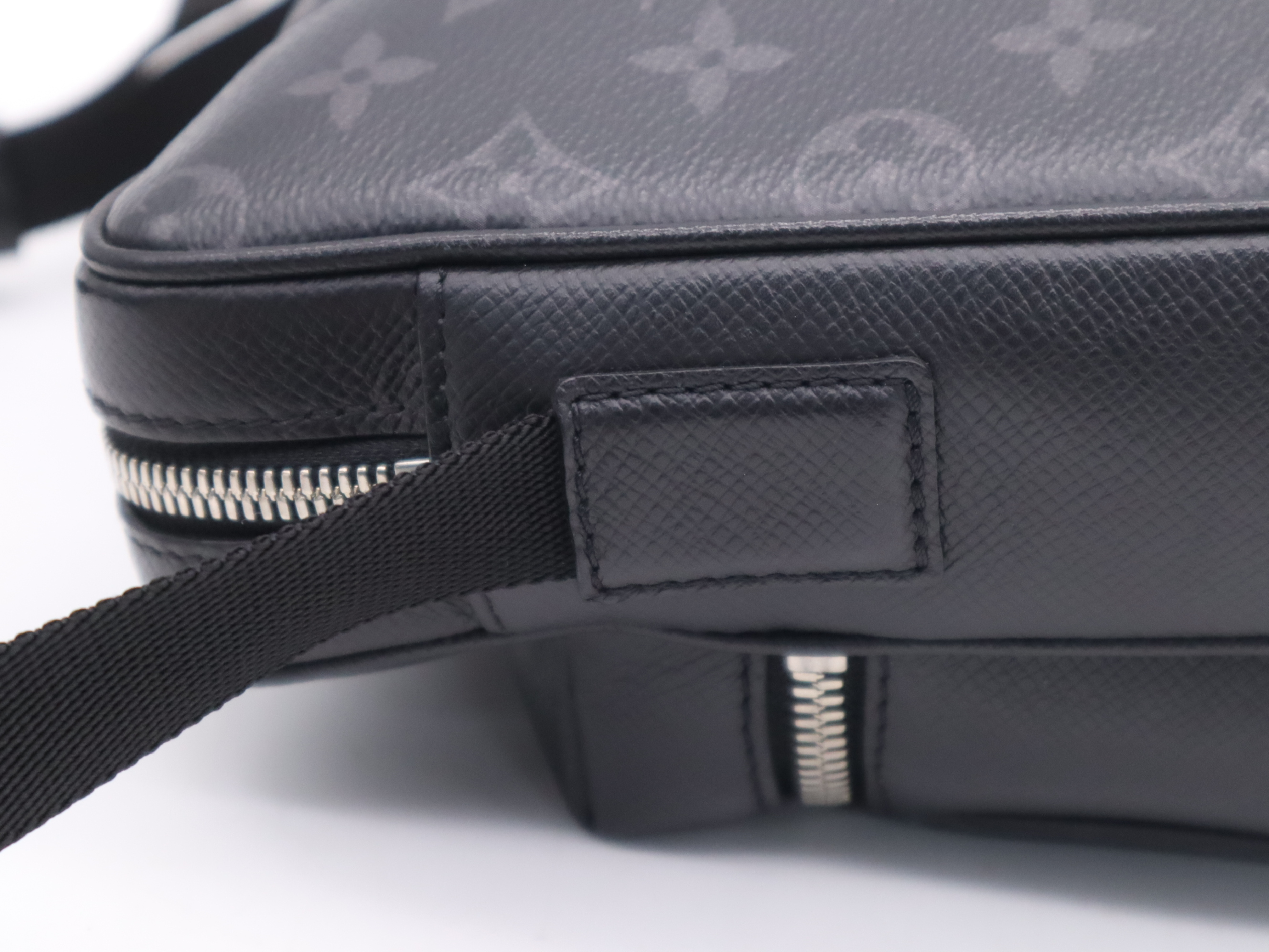M30233 Taigarama Outdoor Messenger PM Noir Shoulder Bag — view 8