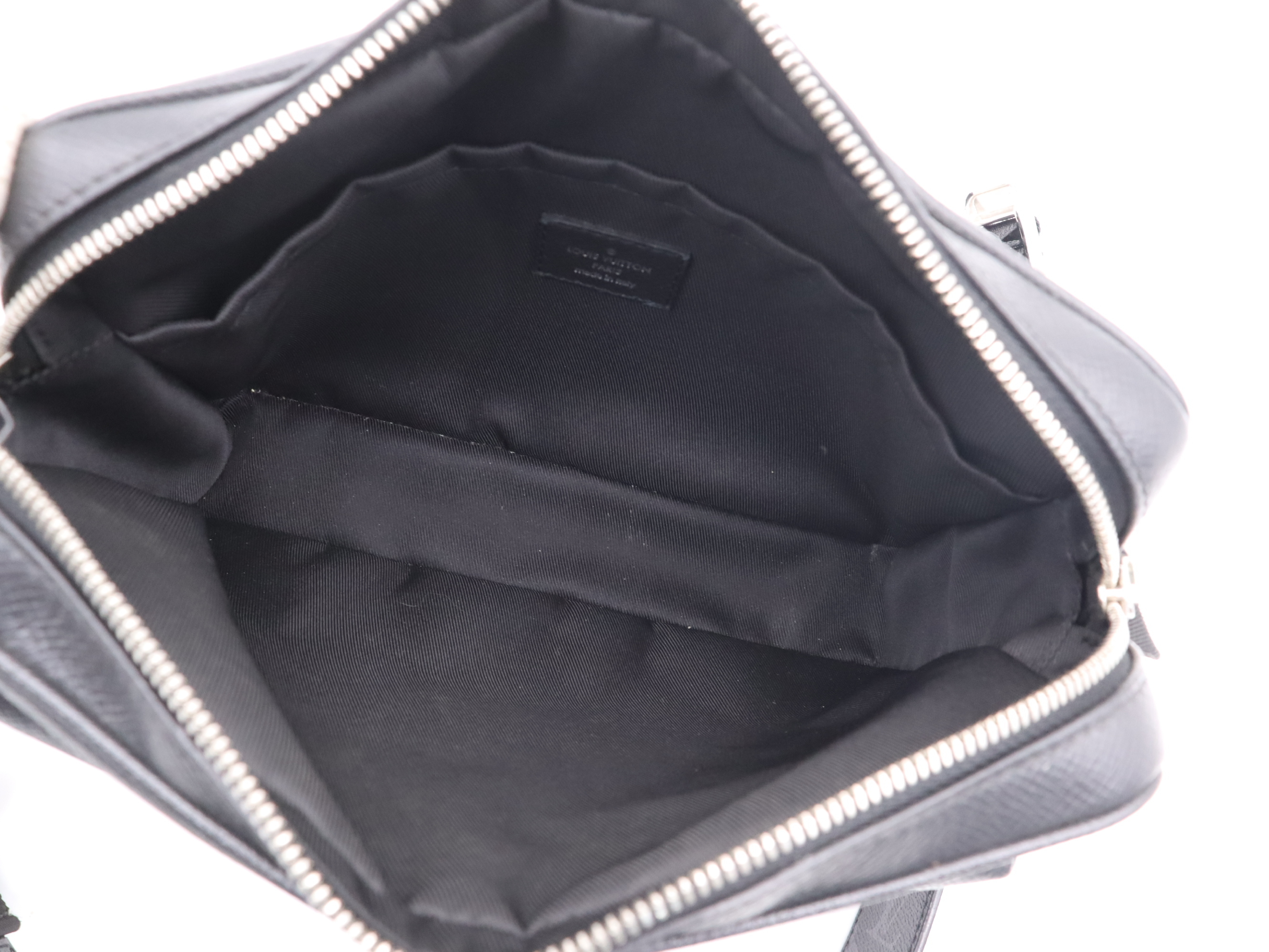 M30233 Taigarama Outdoor Messenger PM Noir Shoulder Bag — view 10