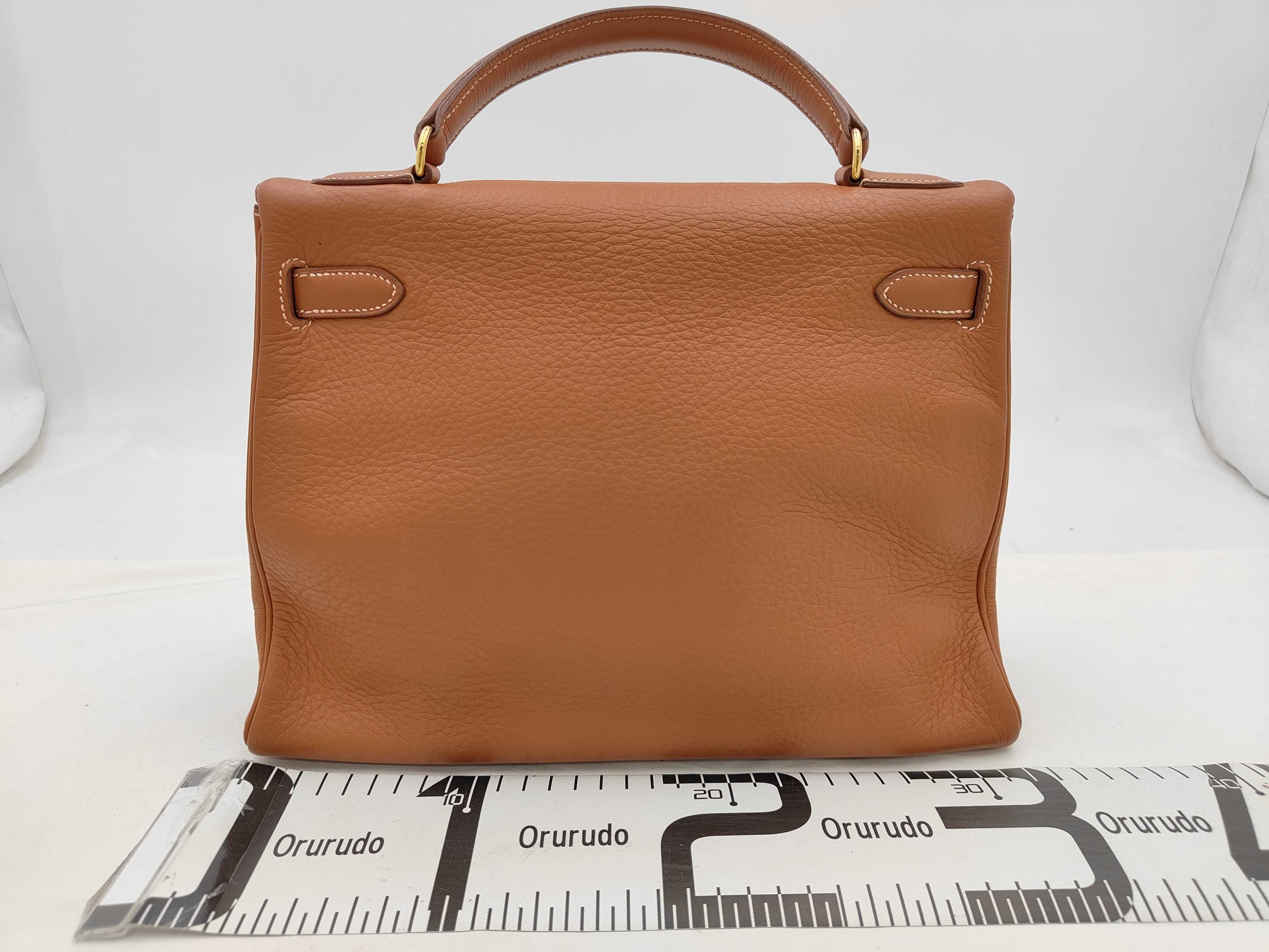 Kelly 32, Togo leather, brown, gold hardware, A handbag — view 2