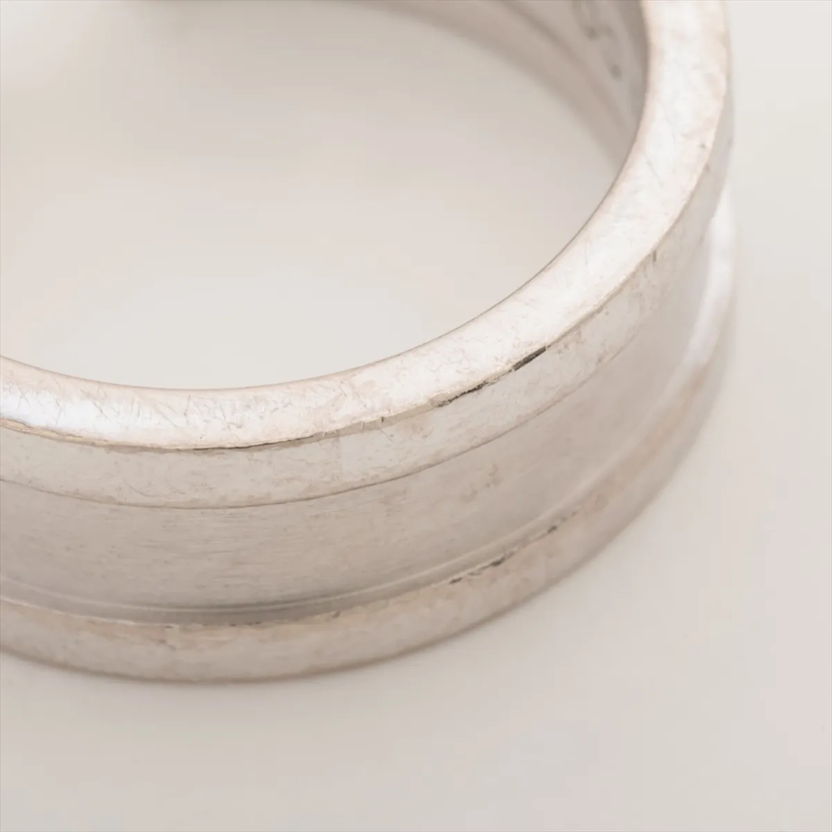 C2 Ring 750(WG) 7.4g 48 CO0240 Damaged Hallmark Crushed — view 5