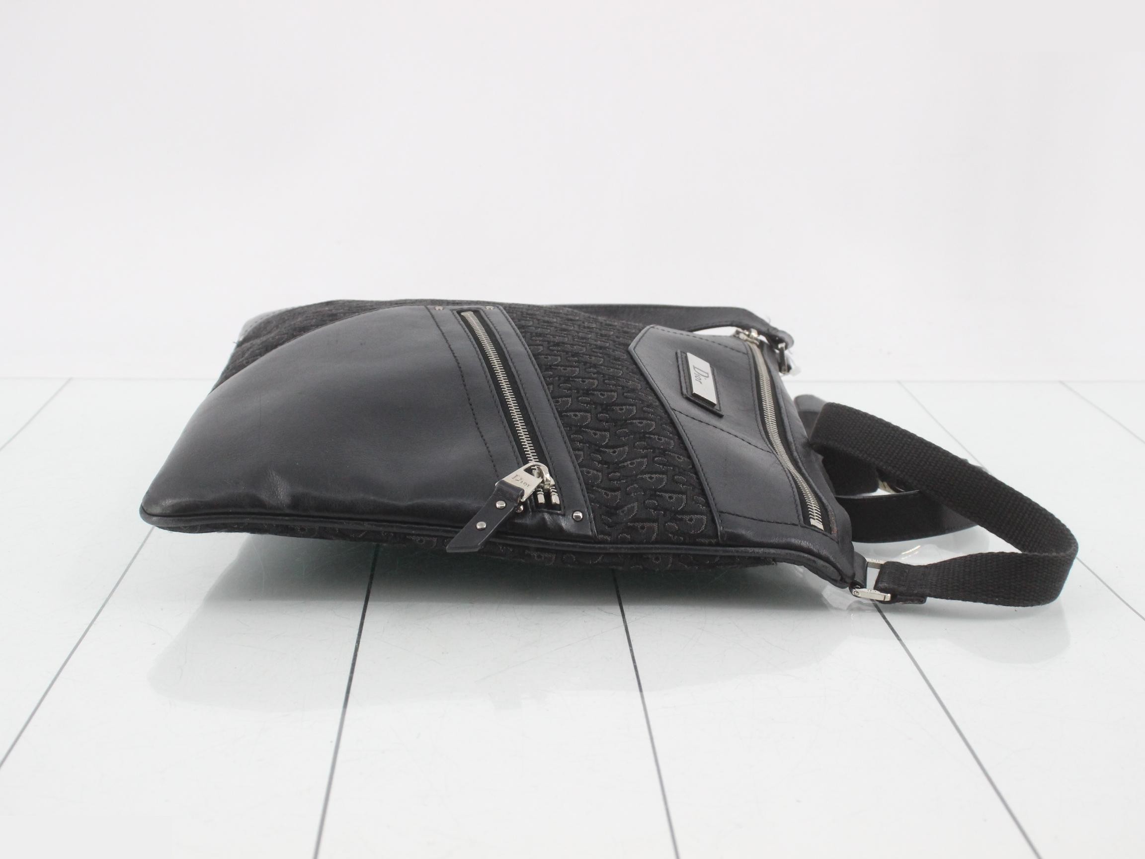 Street Chic Trotter (Bag) - Shoulder Bag — view 3