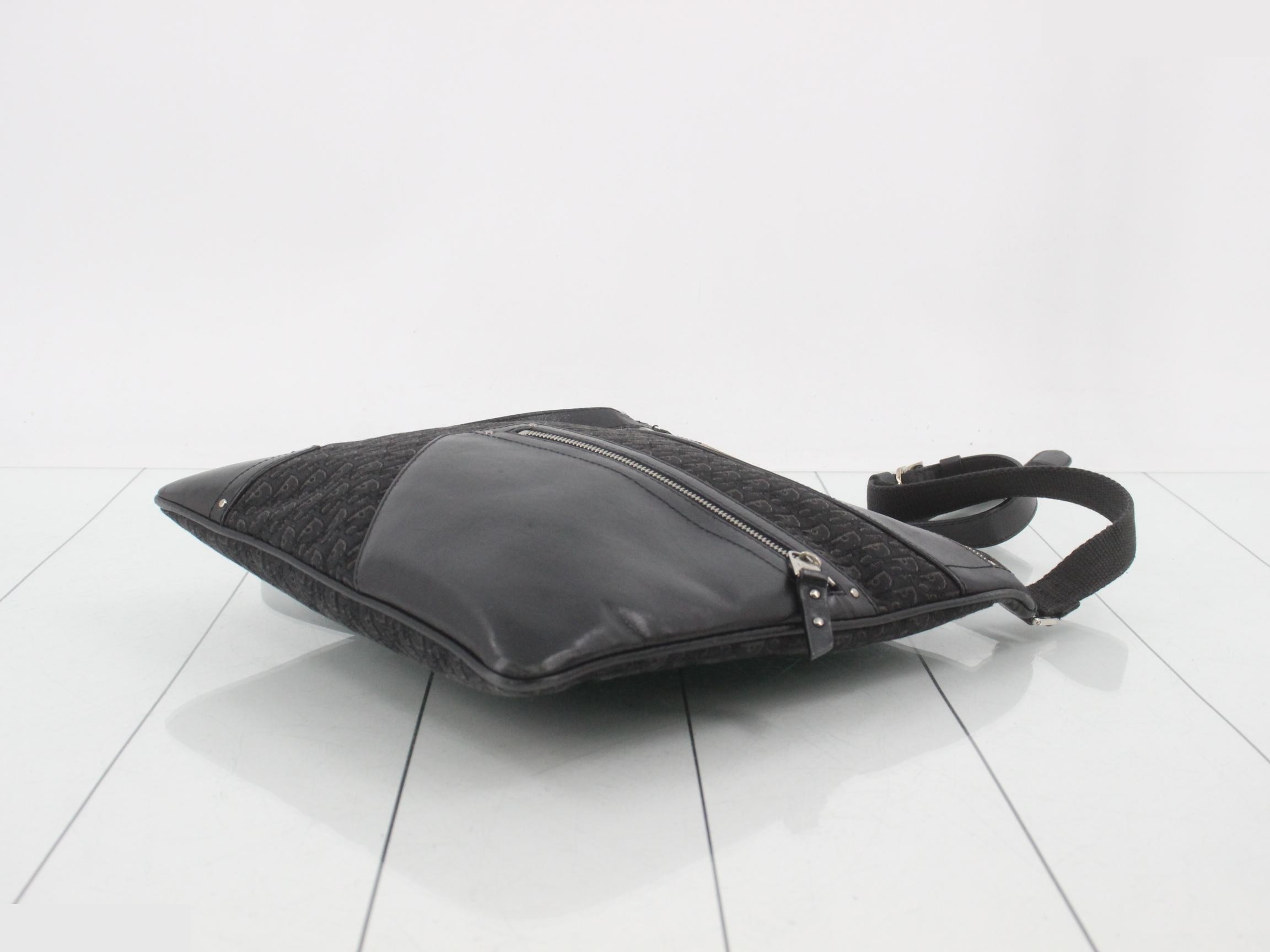 Street Chic Trotter (Bag) - Shoulder Bag — view 6