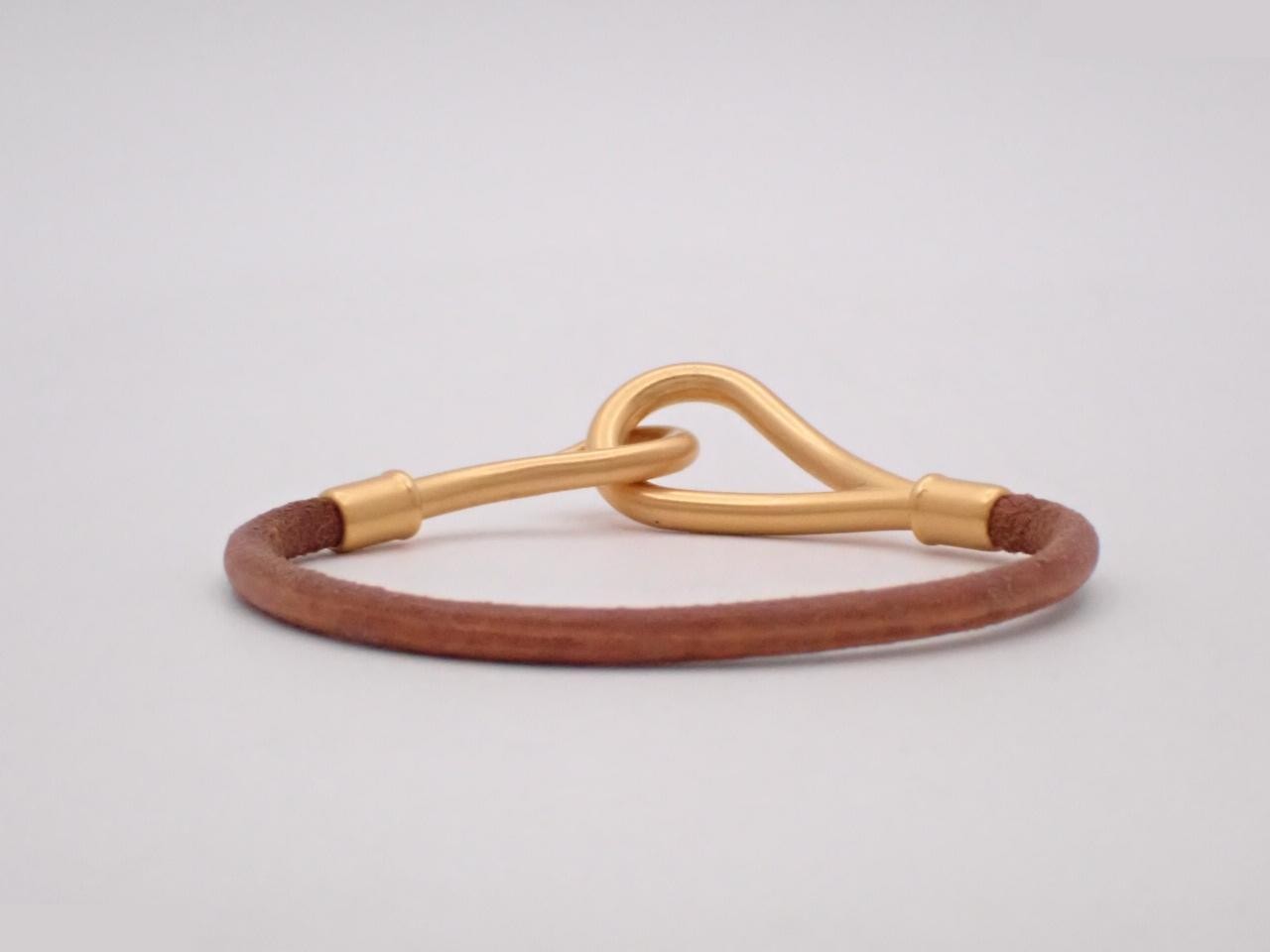 Jumbo bracelet, matte gold hardware, wrist circumference approximately 17cm — view 2