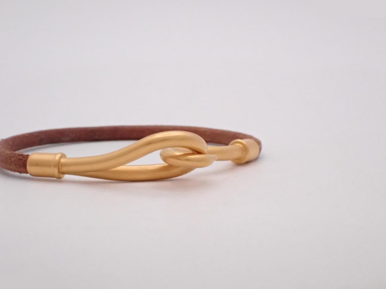 Jumbo bracelet, matte gold hardware, wrist circumference approximately 17cm — view 3