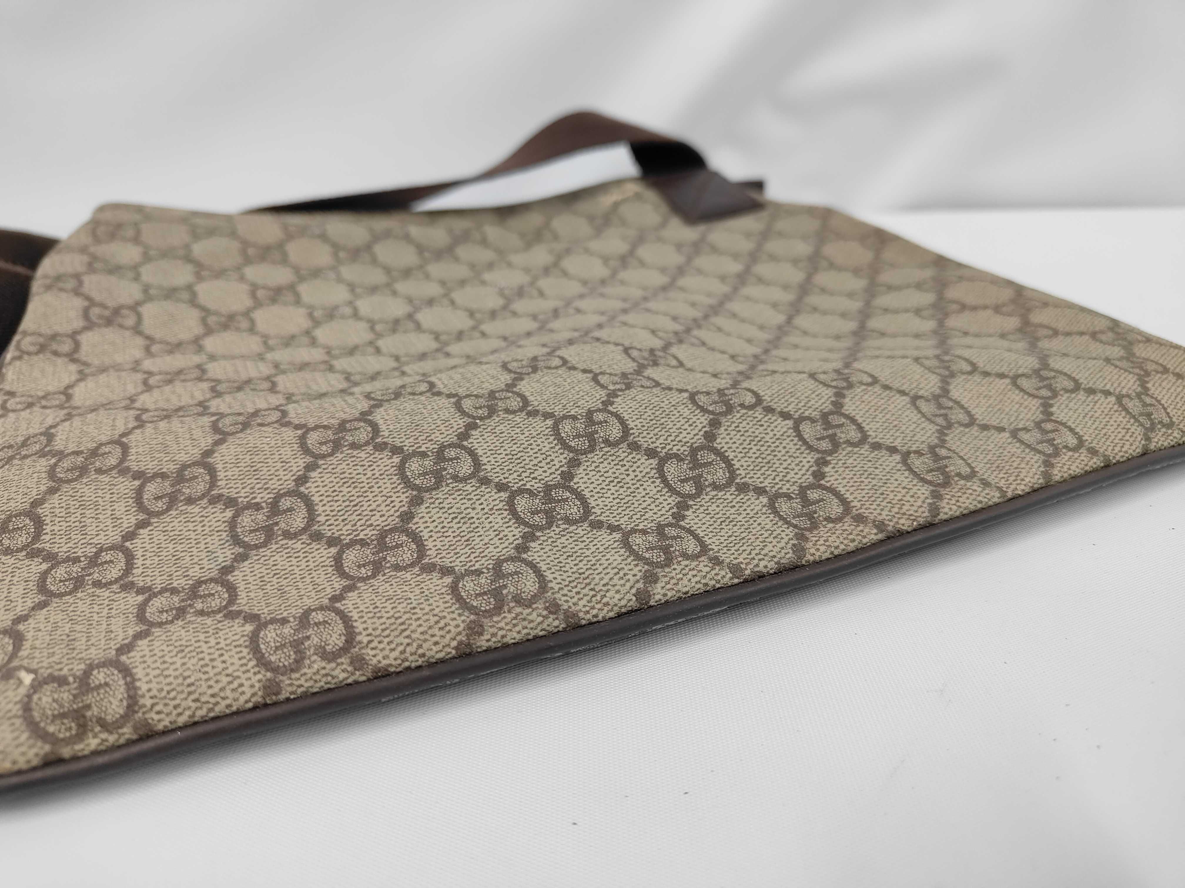 GG Supreme Shoulder Bag — view 4