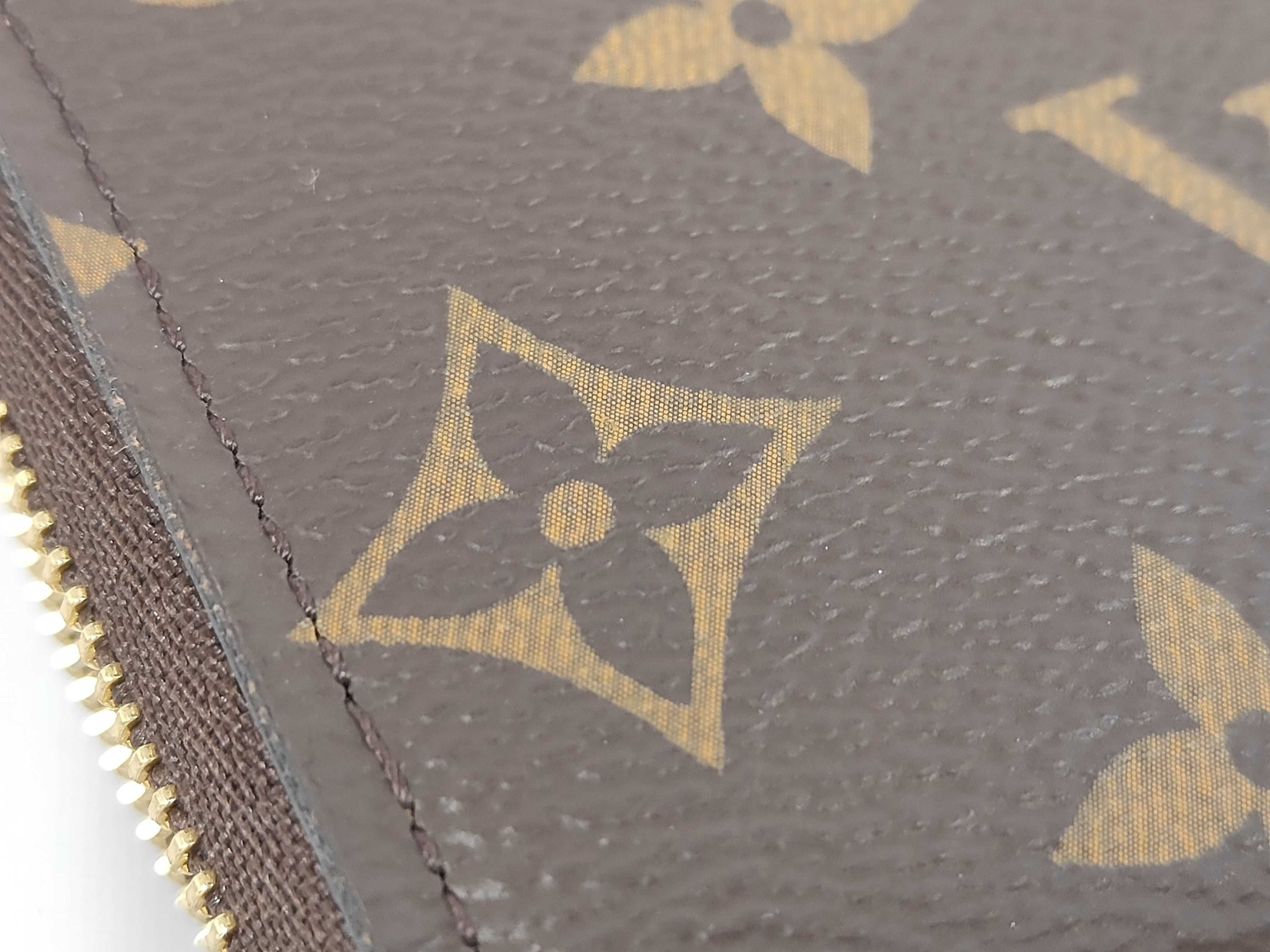 M60067 Zippy Coin Purse SN0119 Coin Case — view 9