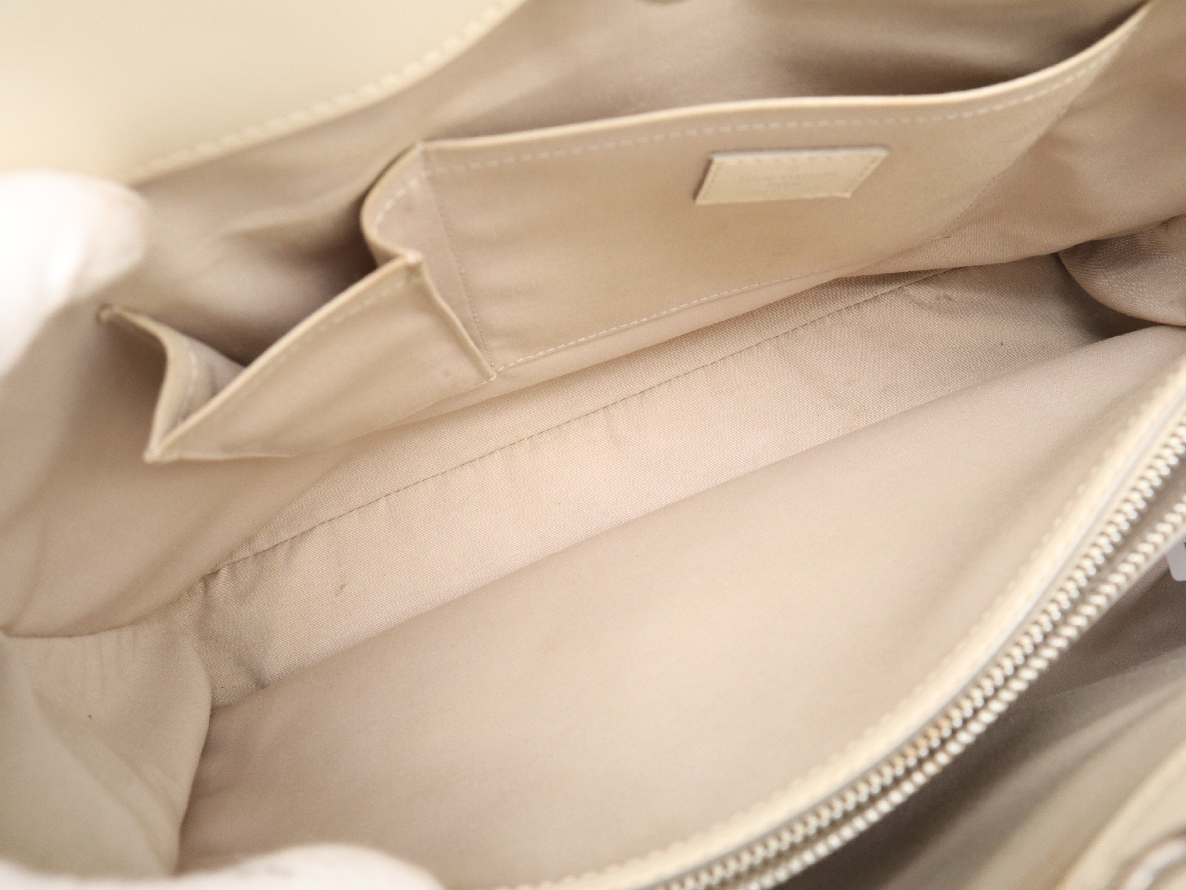 M5925J Epi Passy GM Ivoire Handbag — view 11