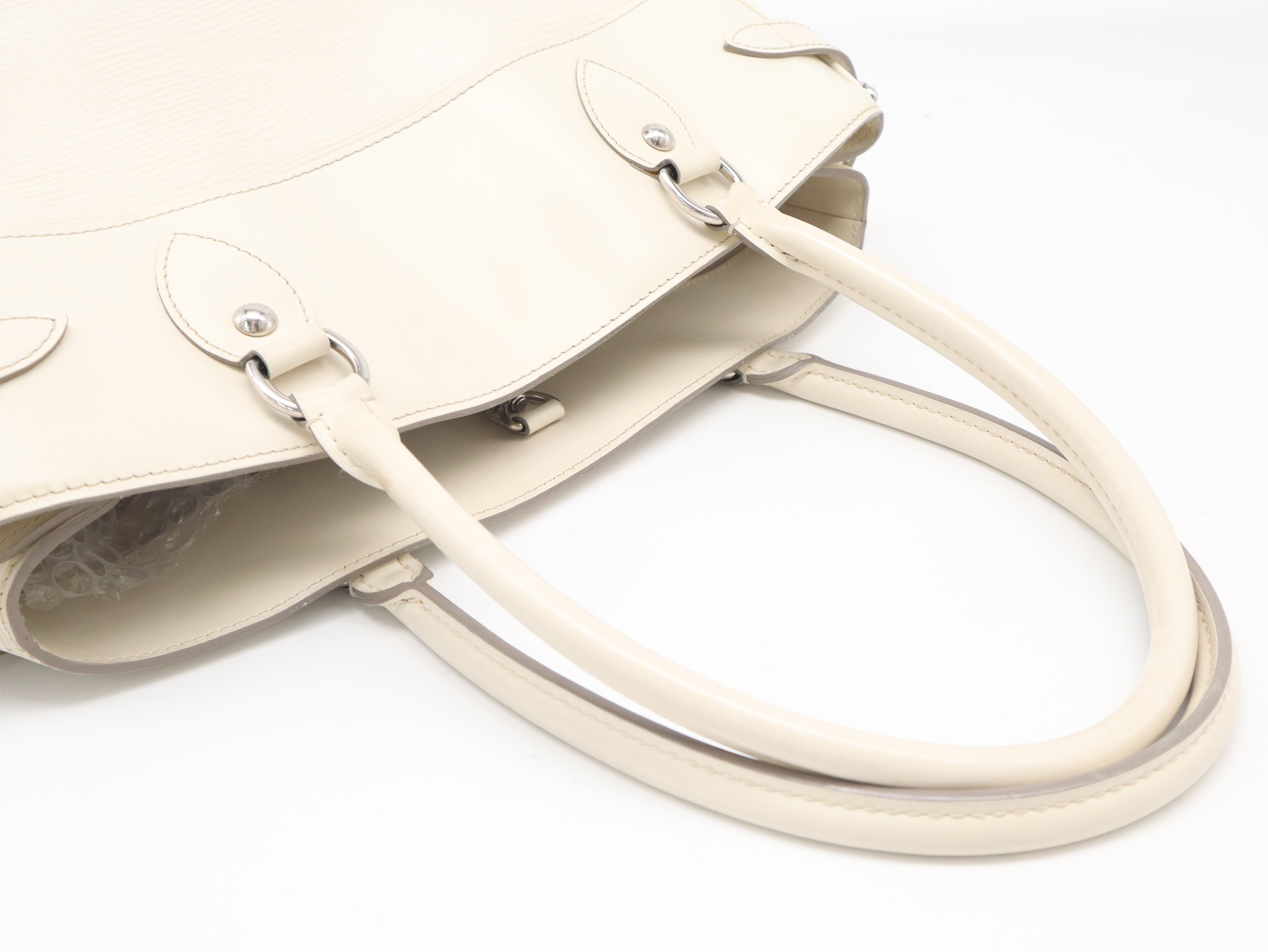 M5925J Epi Passy GM Ivoire Handbag — view 6