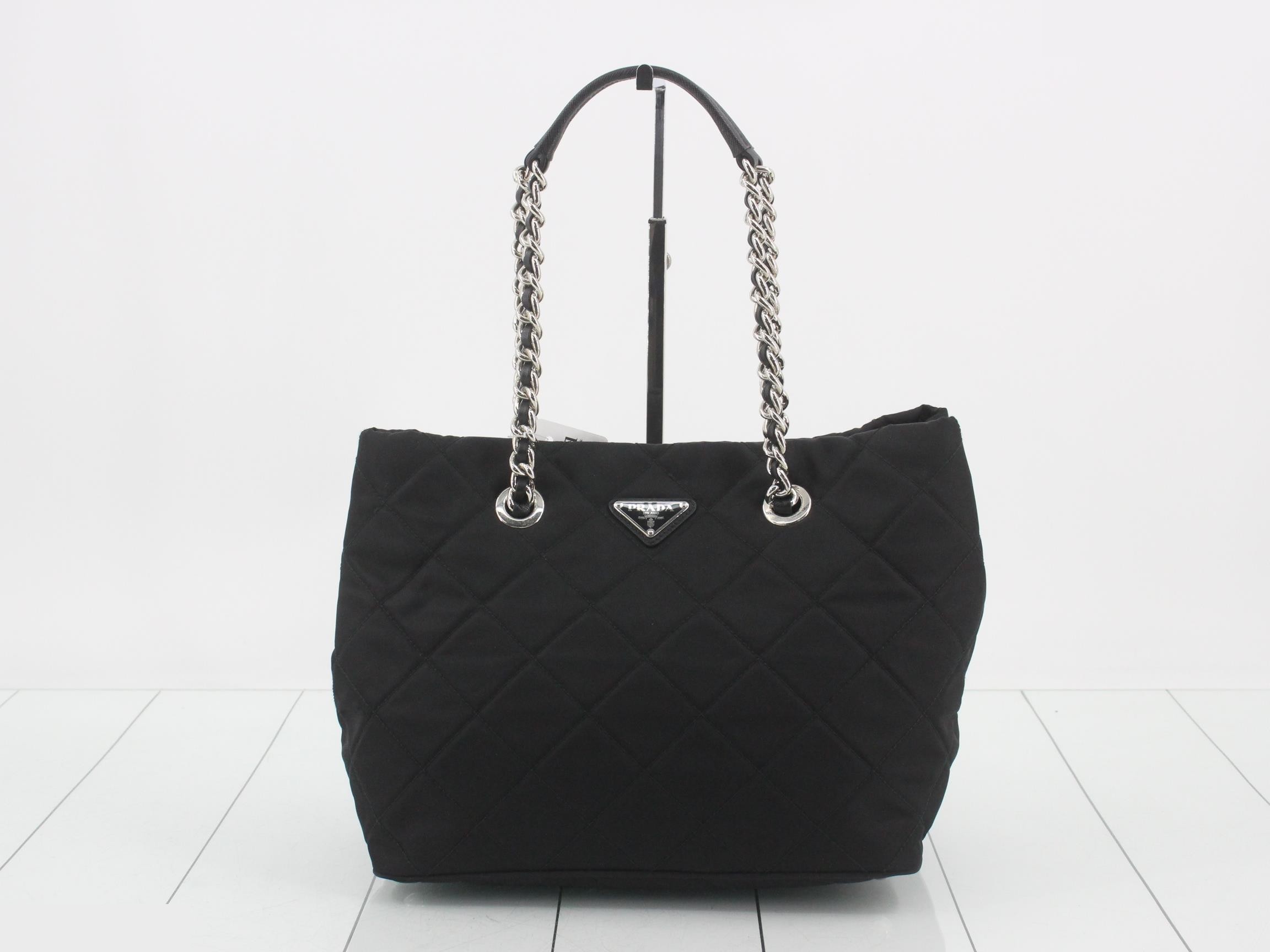 Chain shoulder bag, nylon, quilted, black.