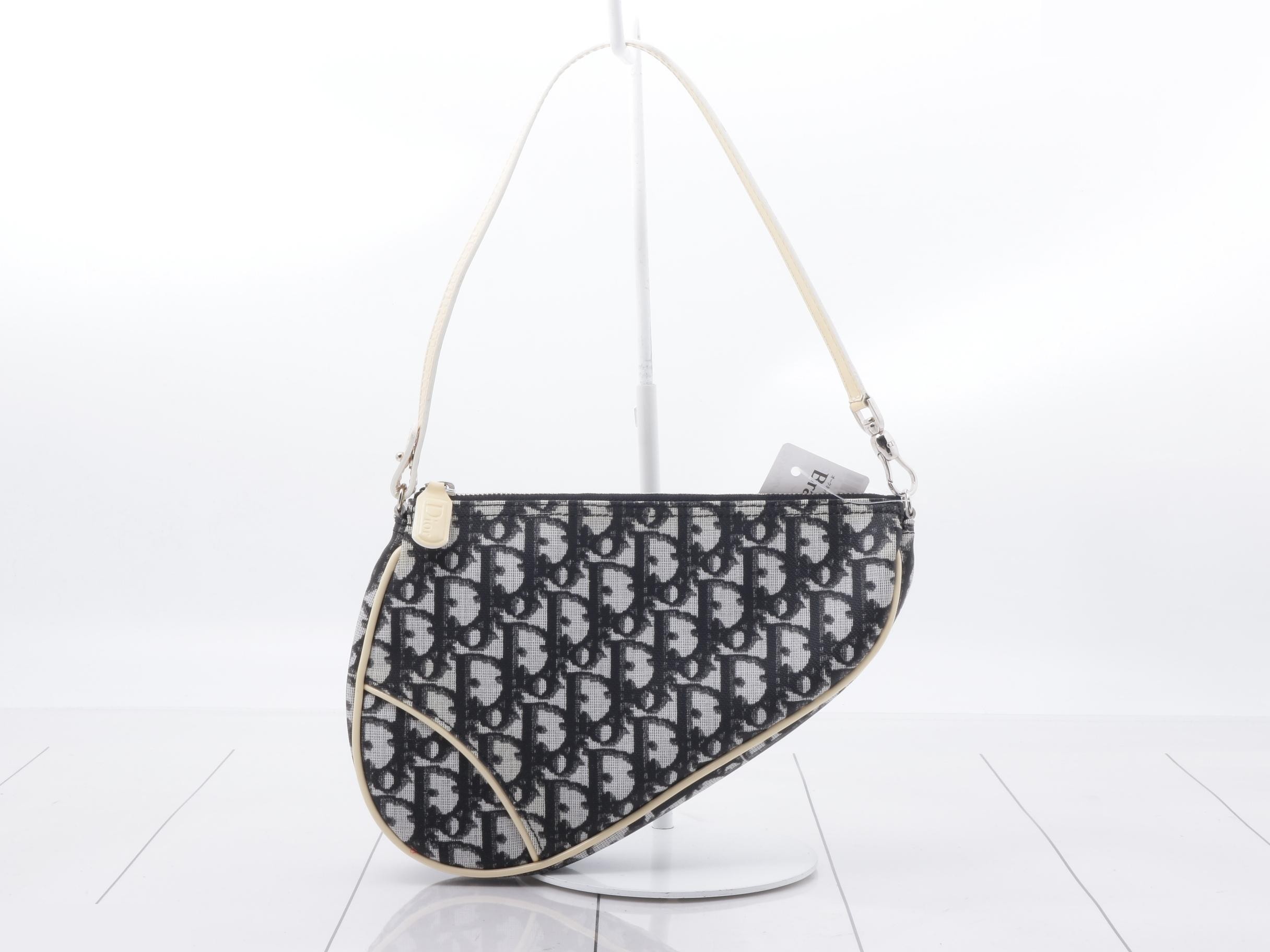 Trotter Saddle Hand Pouch, Coated Canvas, Black