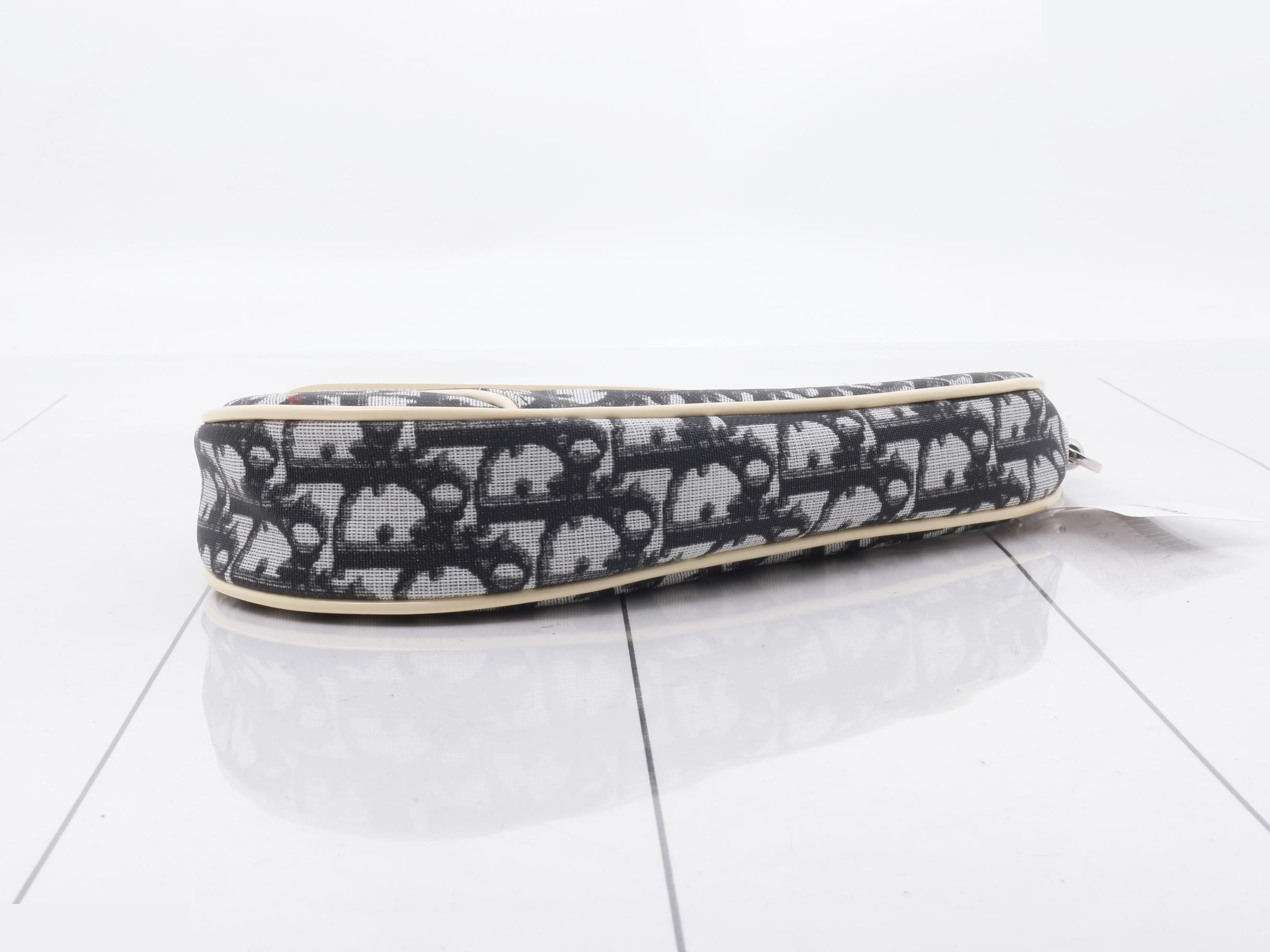 Trotter Saddle Hand Pouch, Coated Canvas, Black — view 3