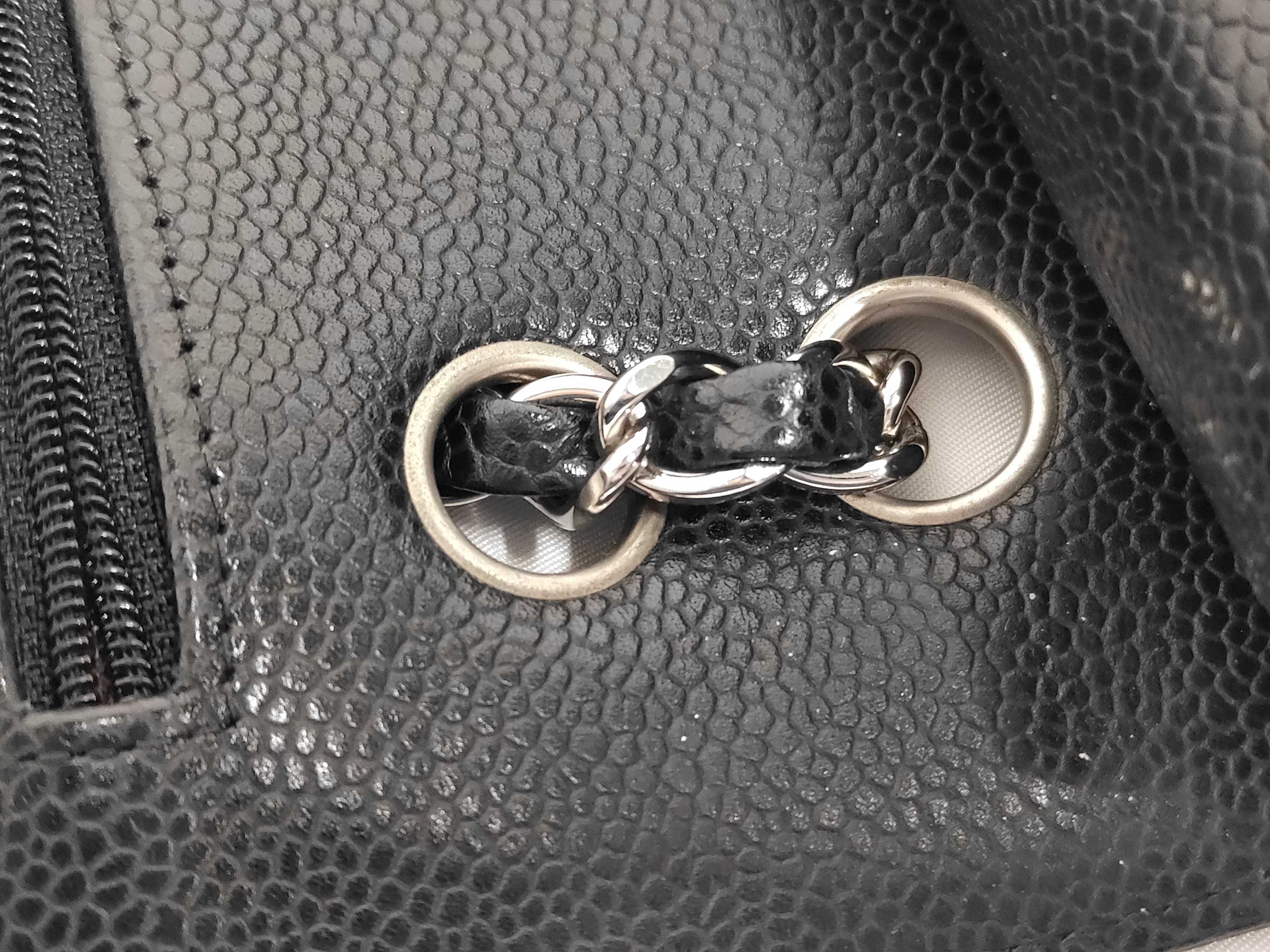 Matelassé 25 Caviar Skin Black Silver Hardware Double Flap Shoulder Bag (Serial Number 20s) — view 4