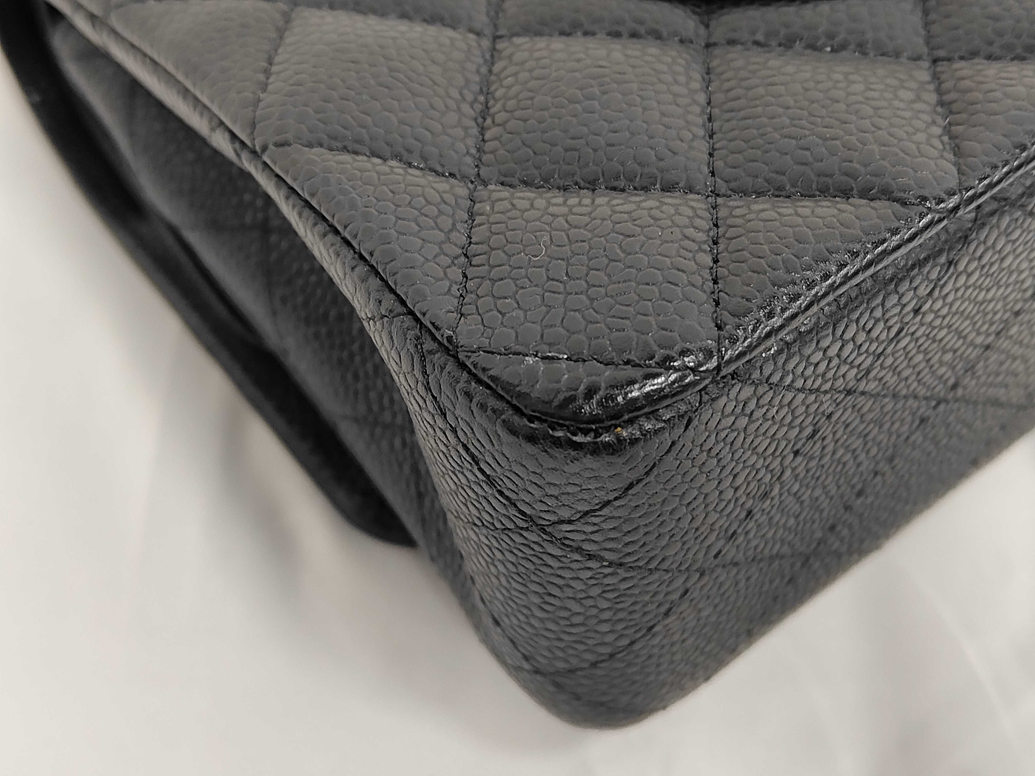 Matelassé 25 Caviar Skin Black Silver Hardware Double Flap Shoulder Bag (Serial Number 20s) — view 5