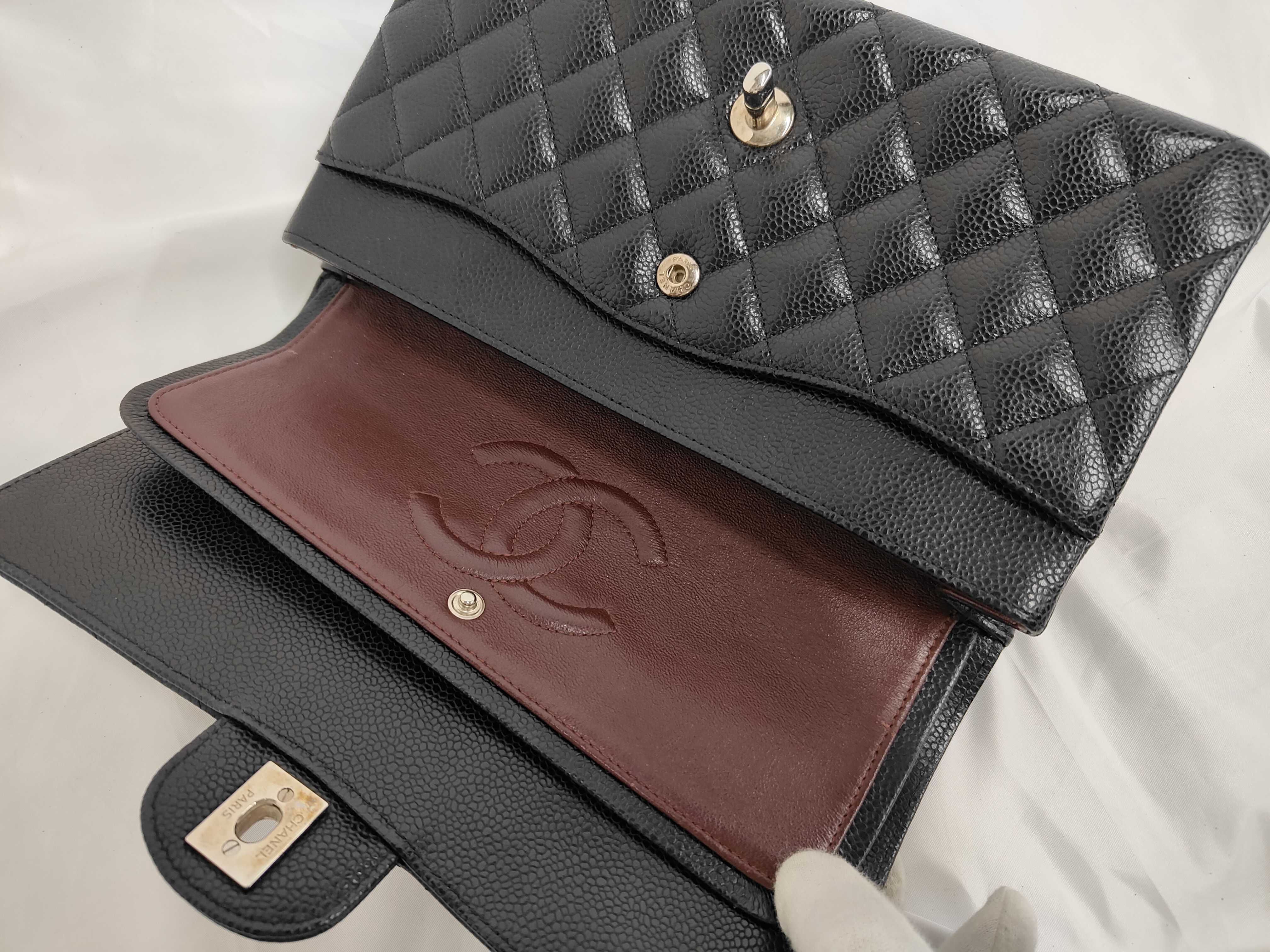 Matelassé 25 Caviar Skin Black Silver Hardware Double Flap Shoulder Bag (Serial Number 20s) — view 8