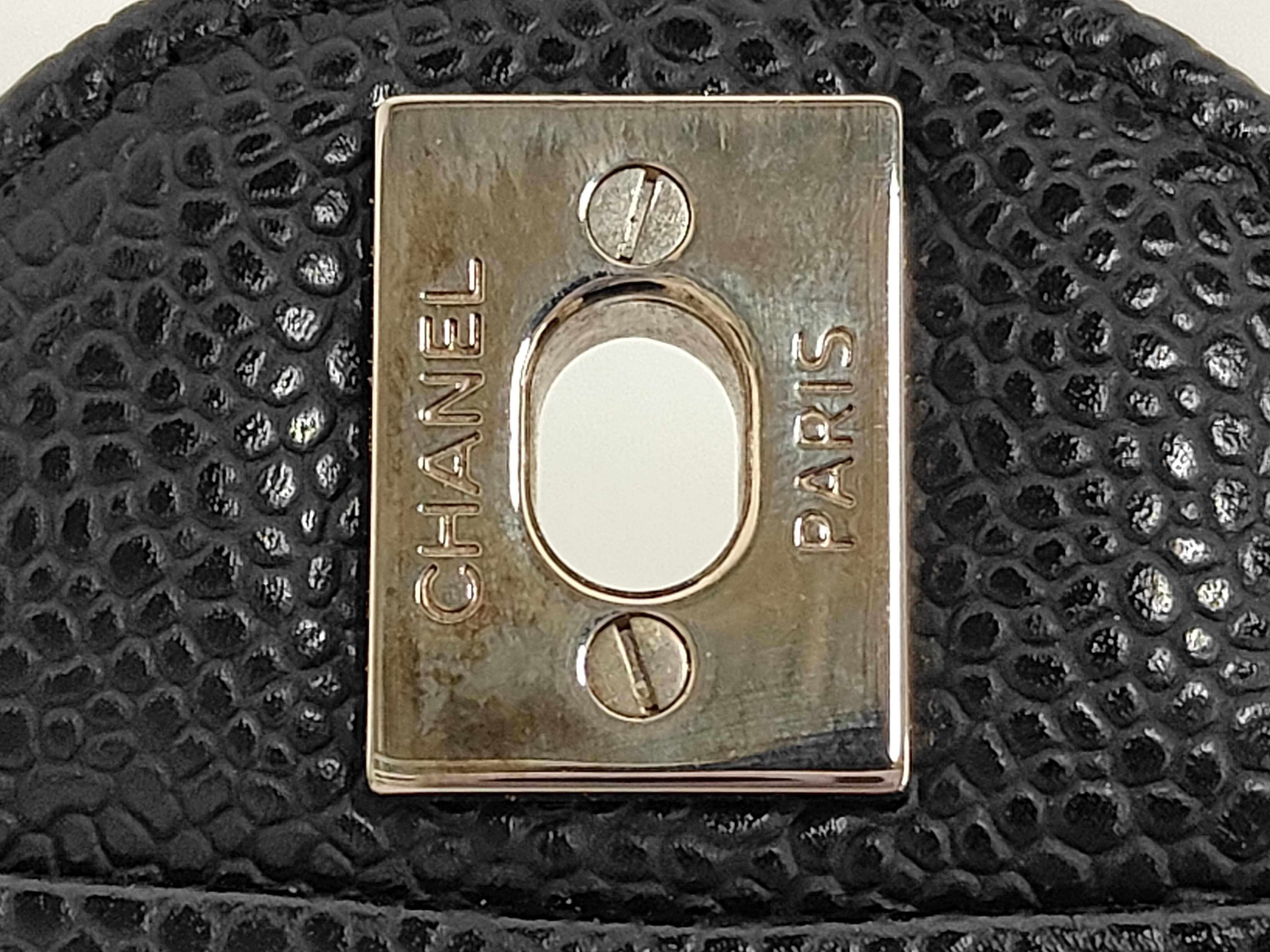 Matelassé 25 Caviar Skin Black Silver Hardware Double Flap Shoulder Bag (Serial Number 20s) — view 9