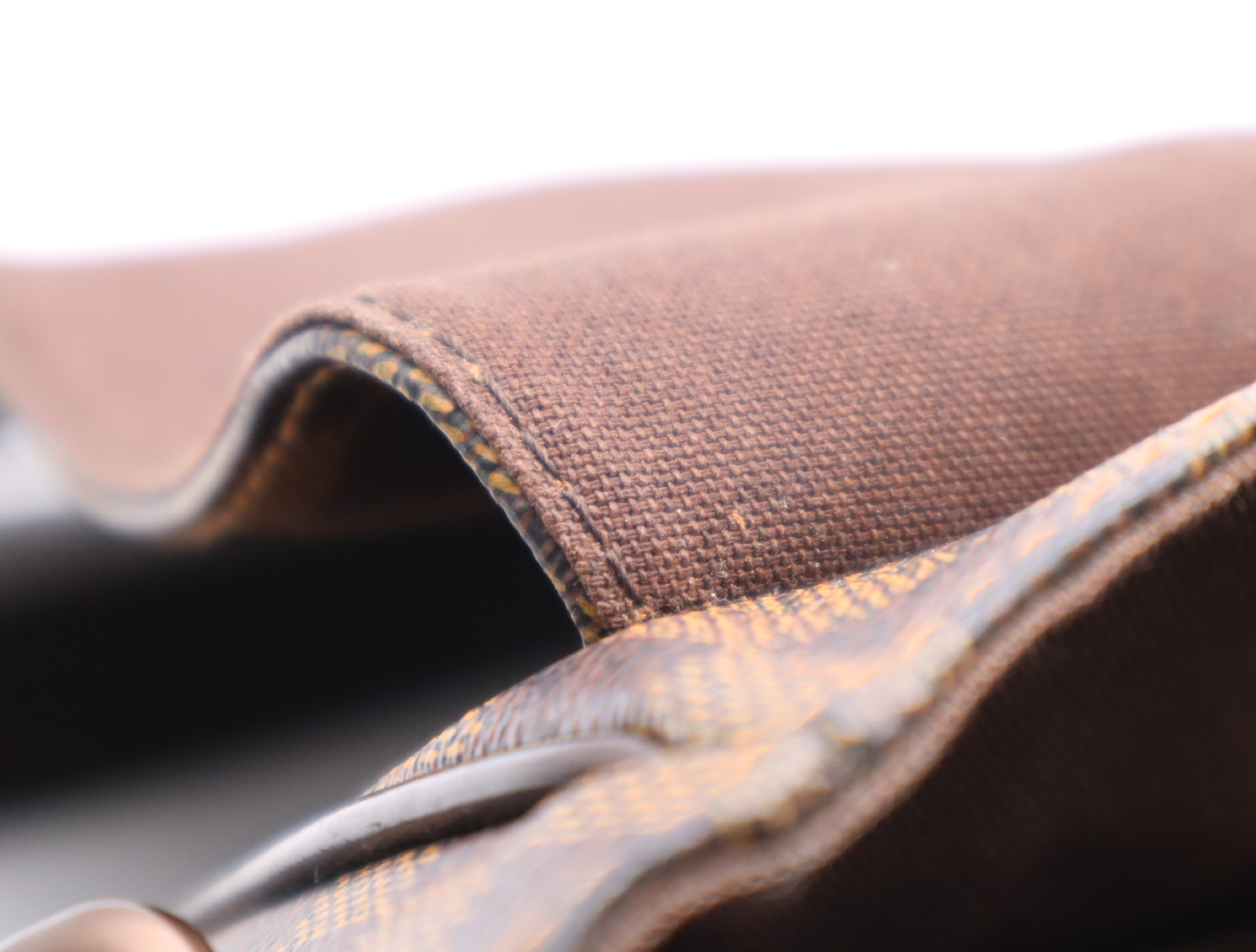 N41212 Damier District MM Shoulder Bag — view 14
