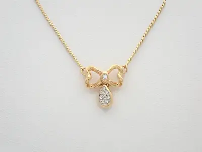 Other lines: Precious metals, necklaces, pendants, chains approximately 45cm long.