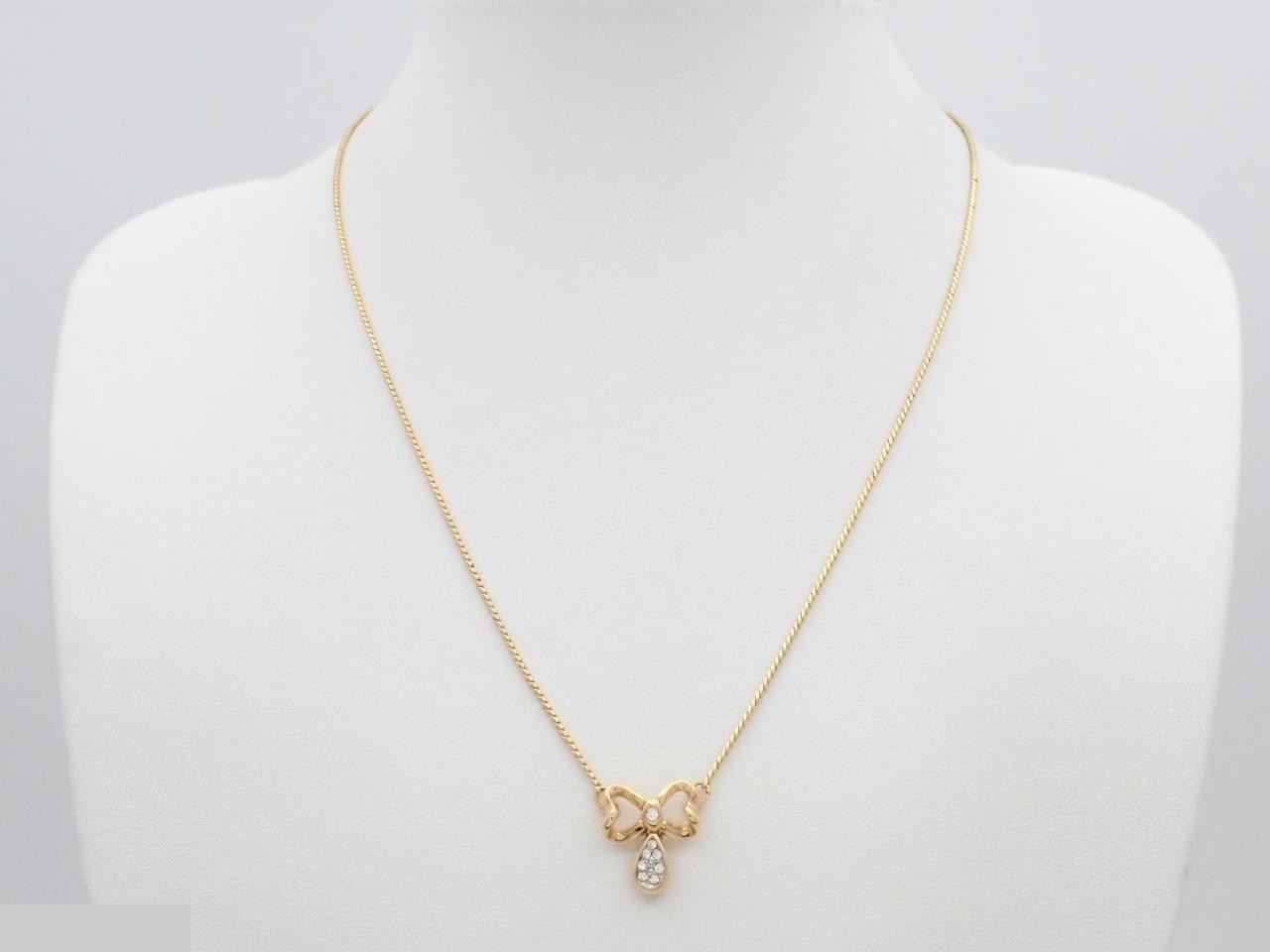 Other lines: Precious metals, necklaces, pendants, chains approximately 45cm long. — view 3