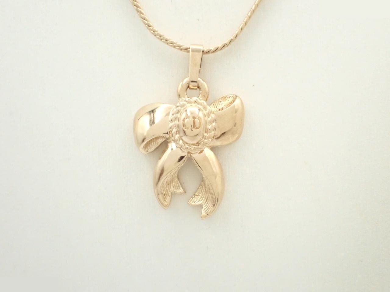 Other lines: Precious metals, necklaces, pendants, chain approximately 44cm