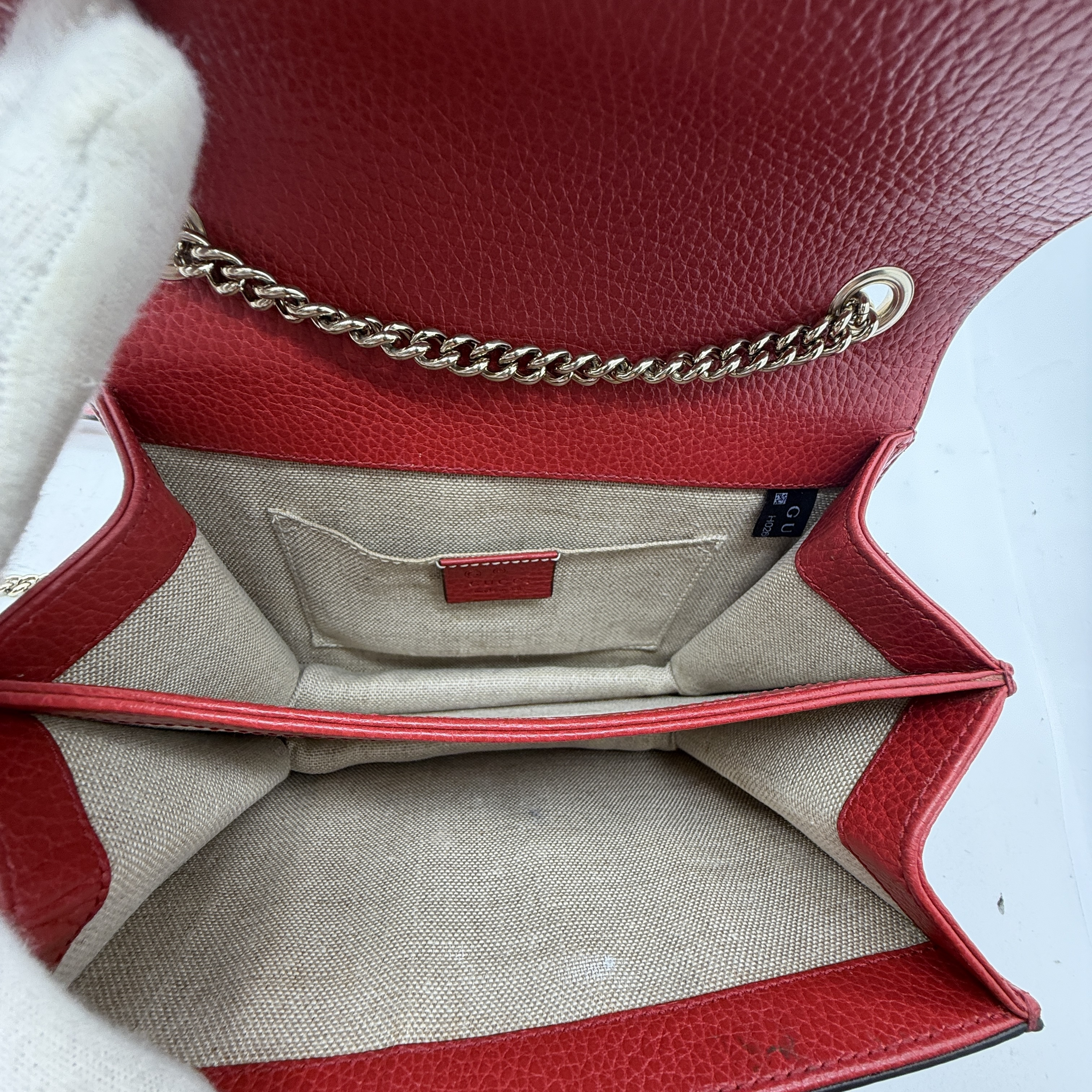 Interlocking Chain Shoulder Bag — view 11