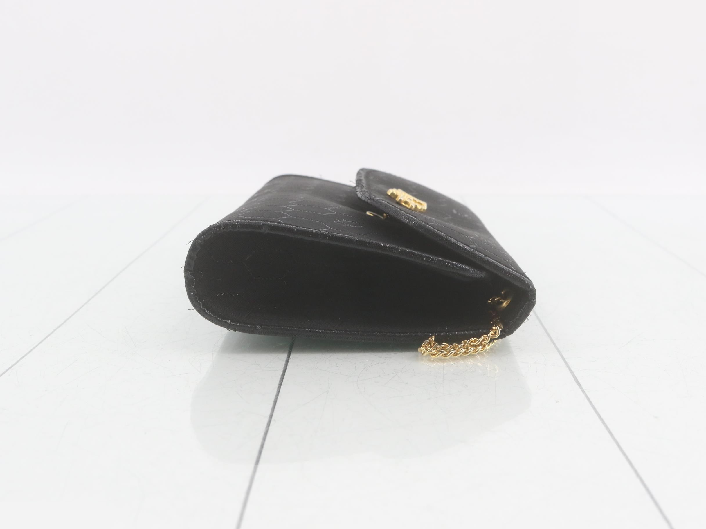 Honeycomb pattern chain shoulder bag — view 3