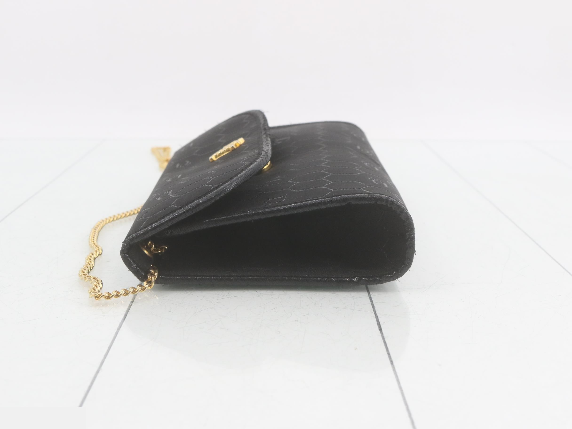 Honeycomb pattern chain shoulder bag — view 4