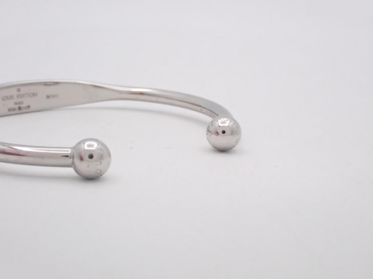 Bangle, with box and storage bag, wrist circumference approximately 20cm. — view 3