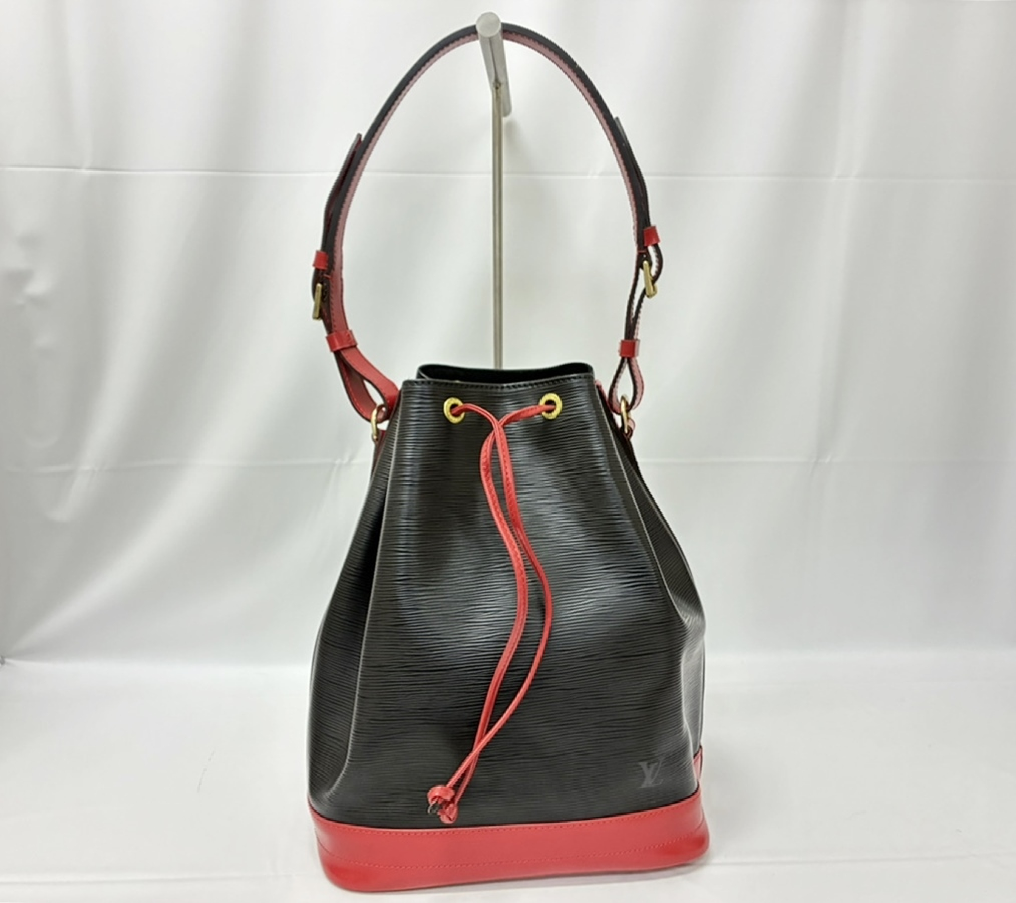 Noe M44017 Epi Shoulder Bag