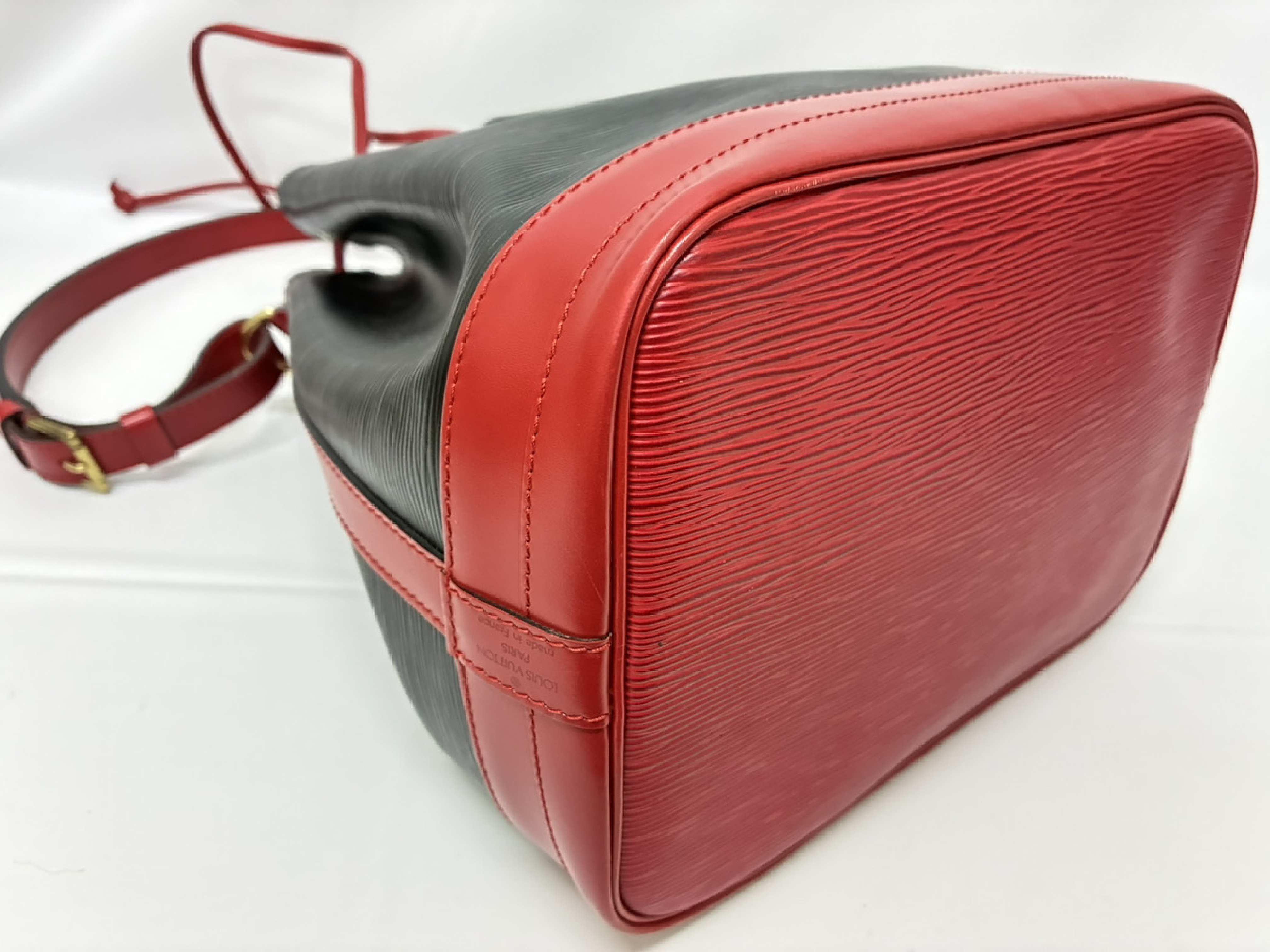 Noe M44017 Epi Shoulder Bag — view 3