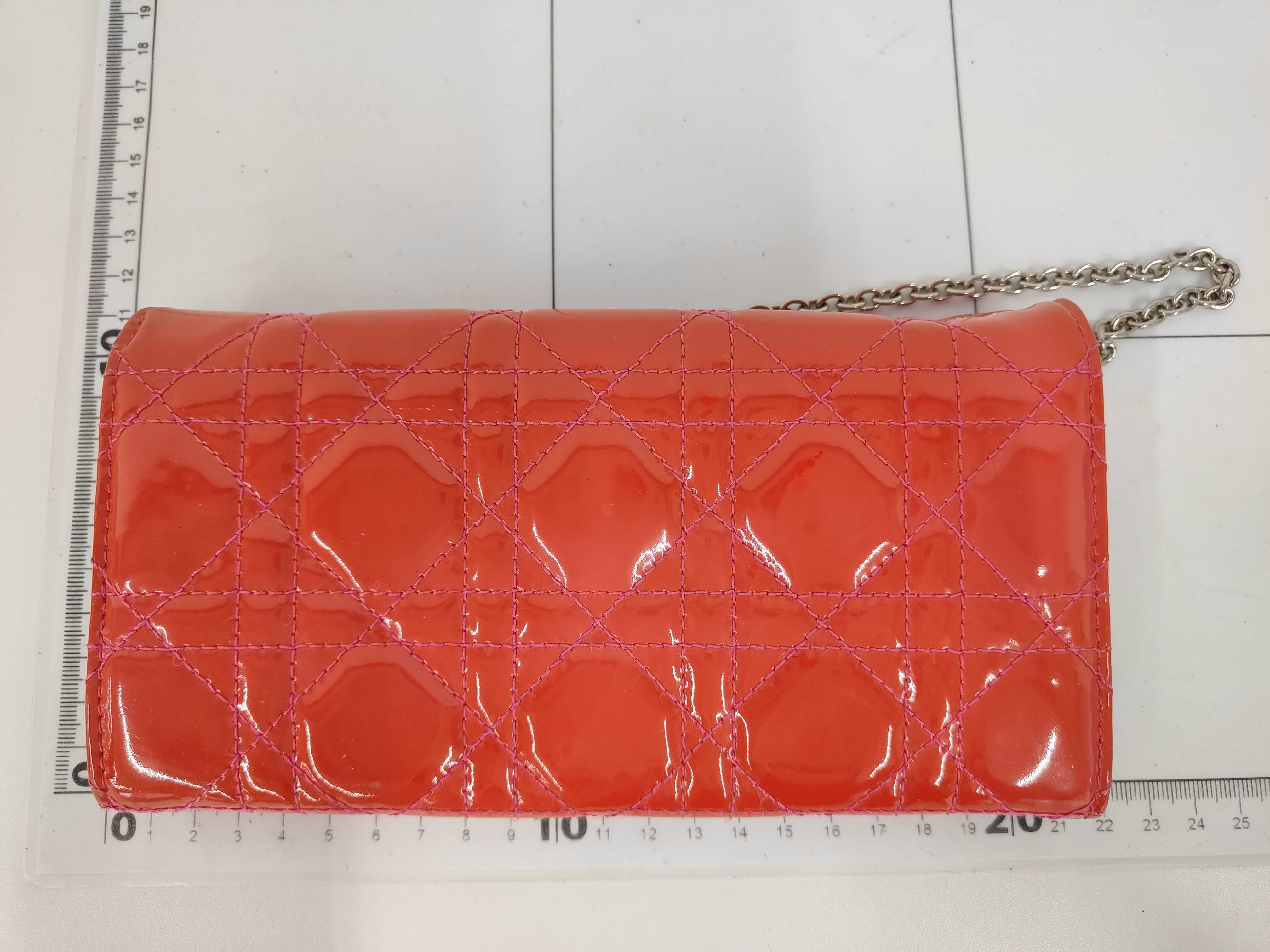 Cannage Chain Wallet (with some stickiness) — view 2
