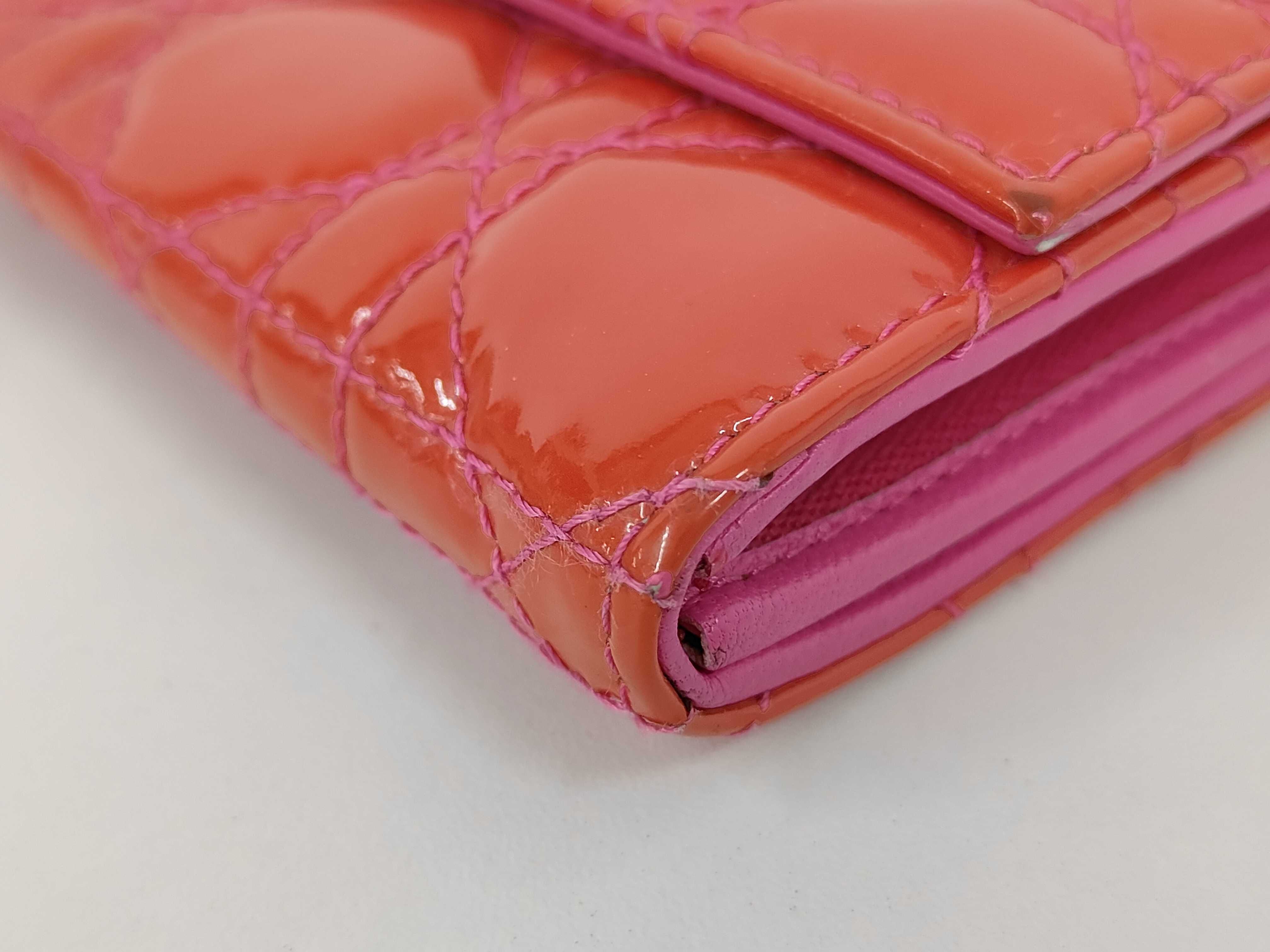 Cannage Chain Wallet (with some stickiness) — view 3