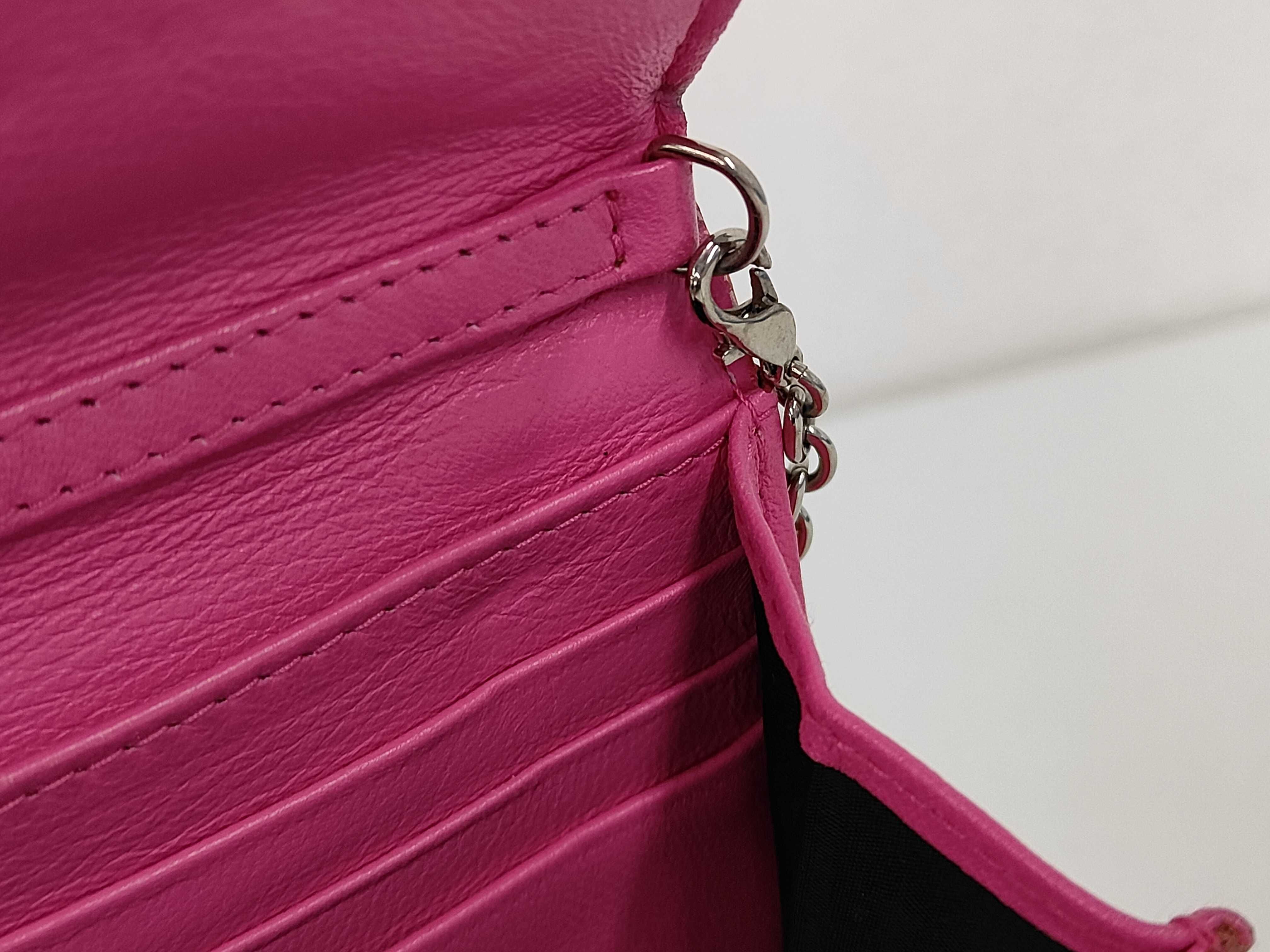 Cannage Chain Wallet (with some stickiness) — view 9