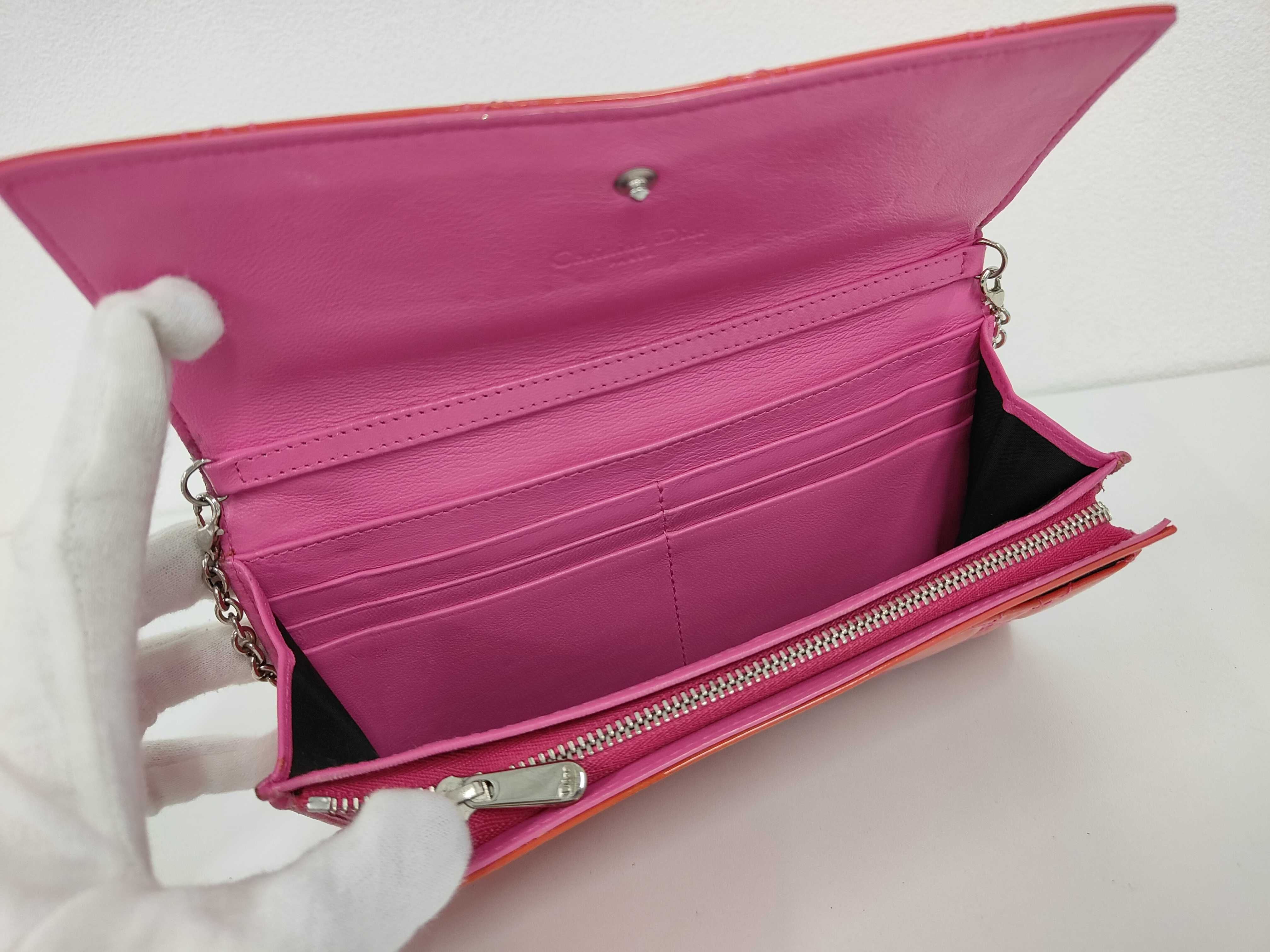 Cannage Chain Wallet (with some stickiness) — view 10