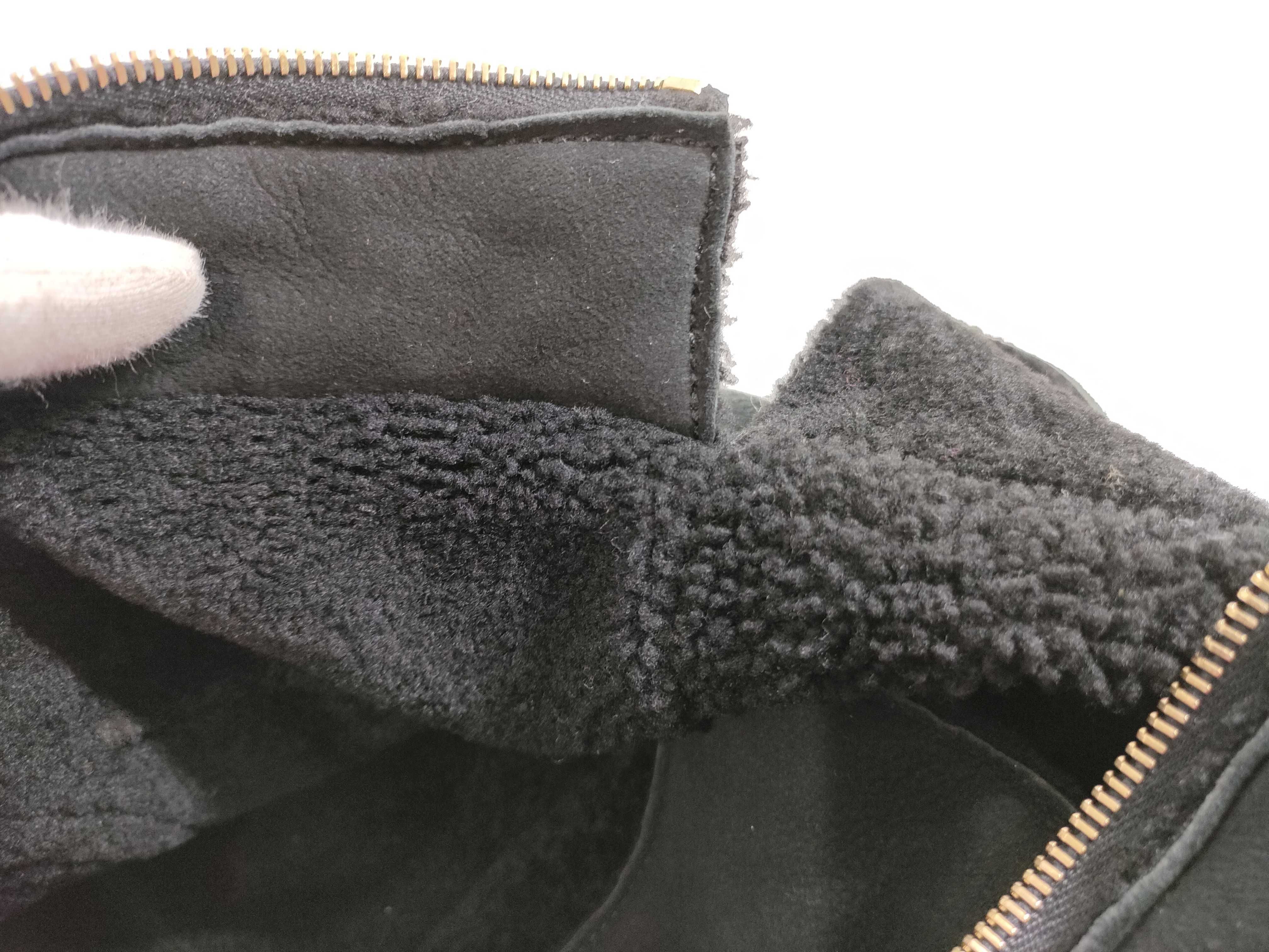 Shearling Handbag, Black, with Seal/Guarantee Card. — view 9