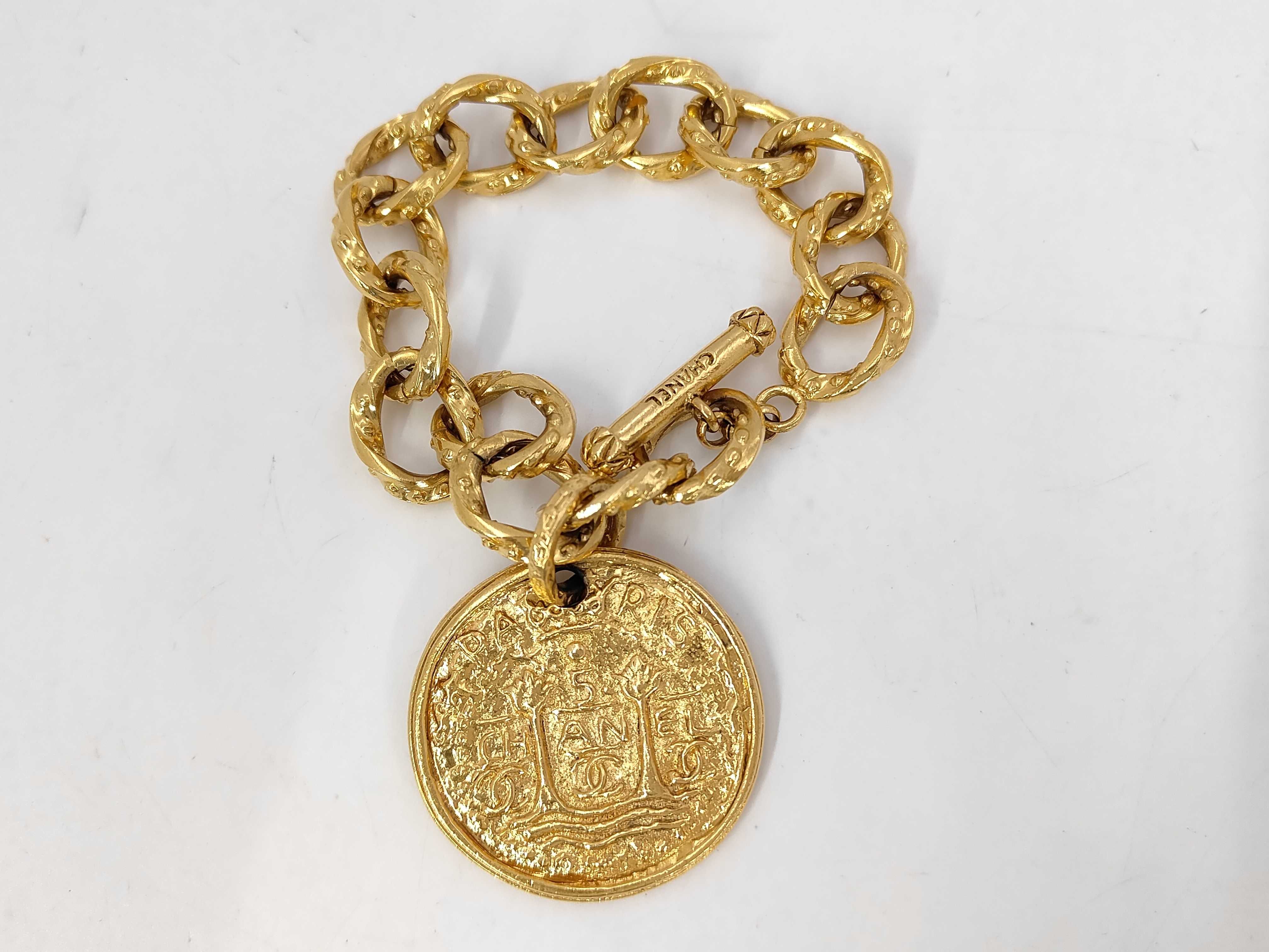 Coin Charm Chain Bracelet Gold Bracelet/Bangle — view 2