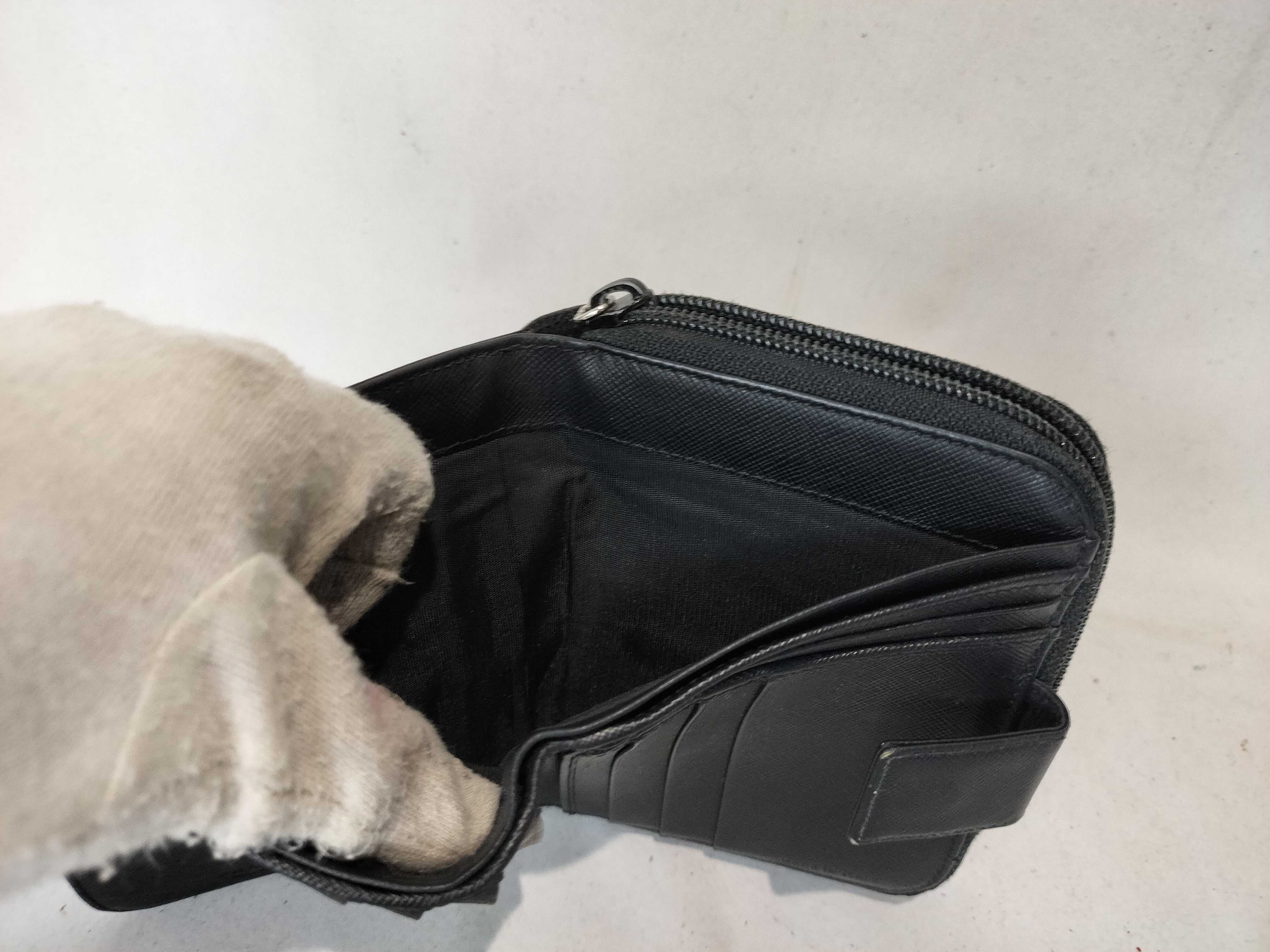 leather wallet, zipper detached. — view 11