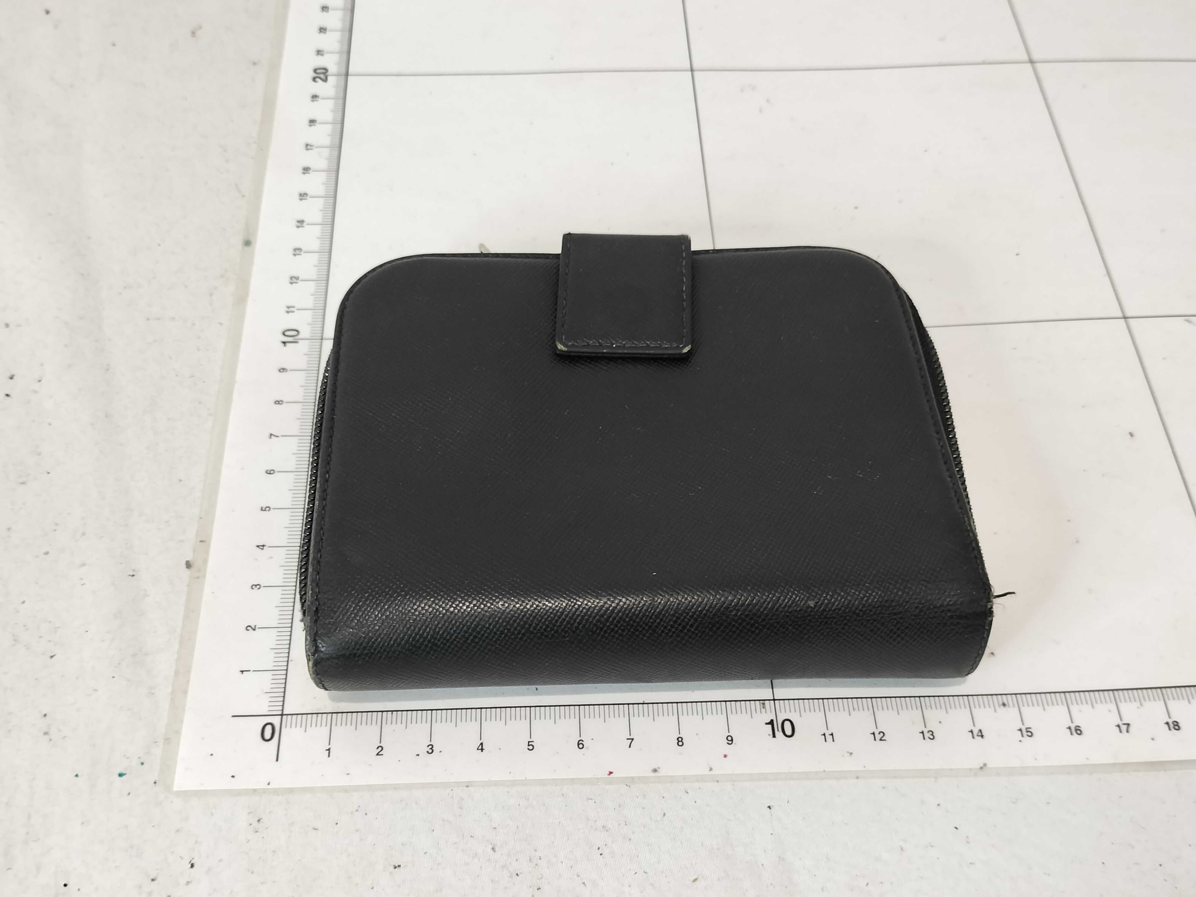 leather wallet, zipper detached. — view 3