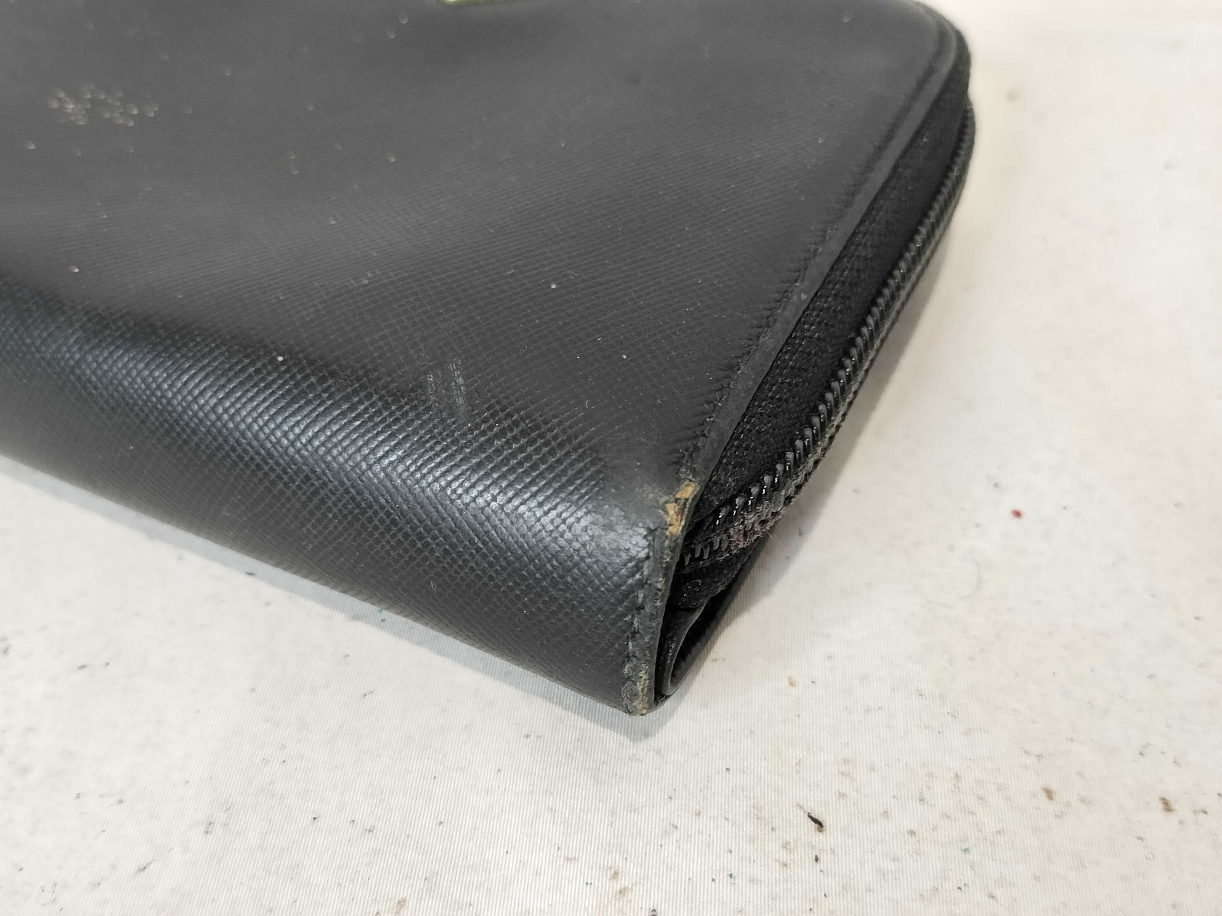 leather wallet, zipper detached. — view 4