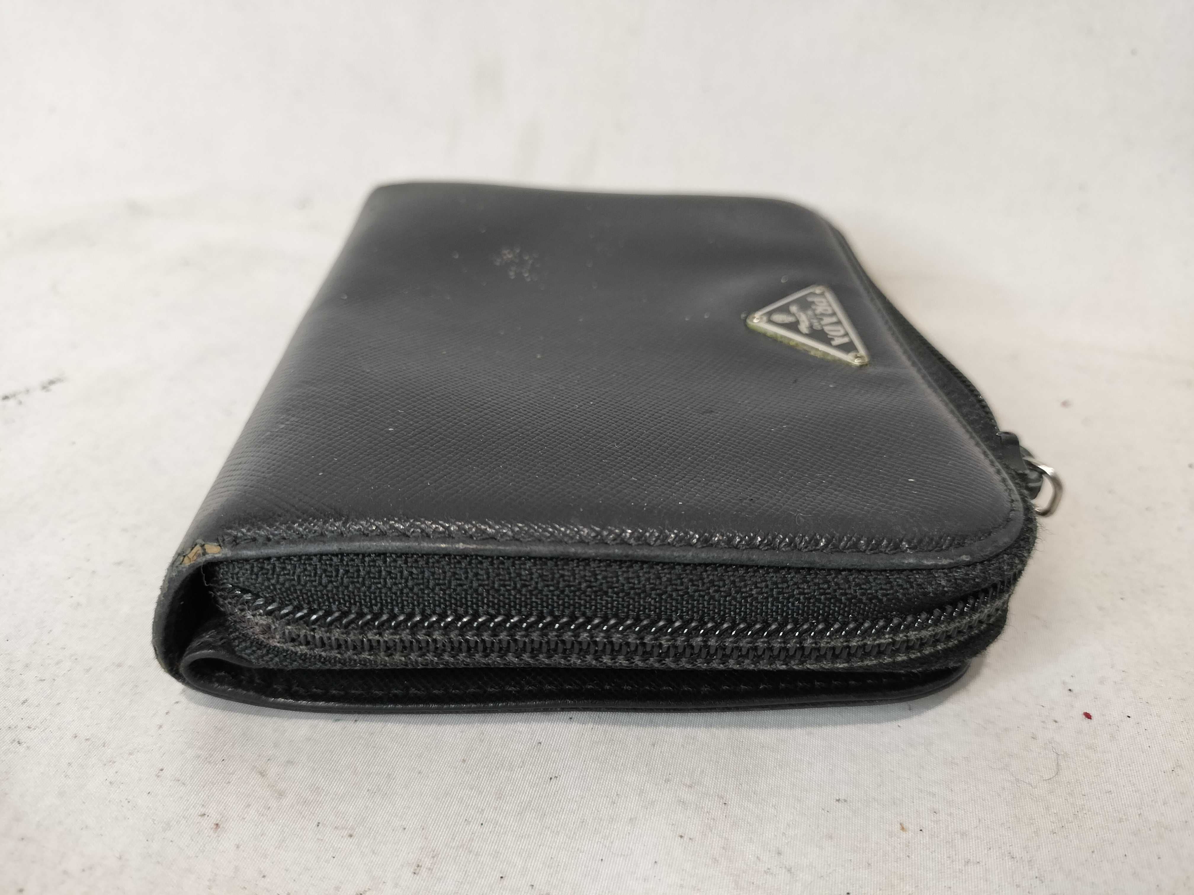 leather wallet, zipper detached. — view 5