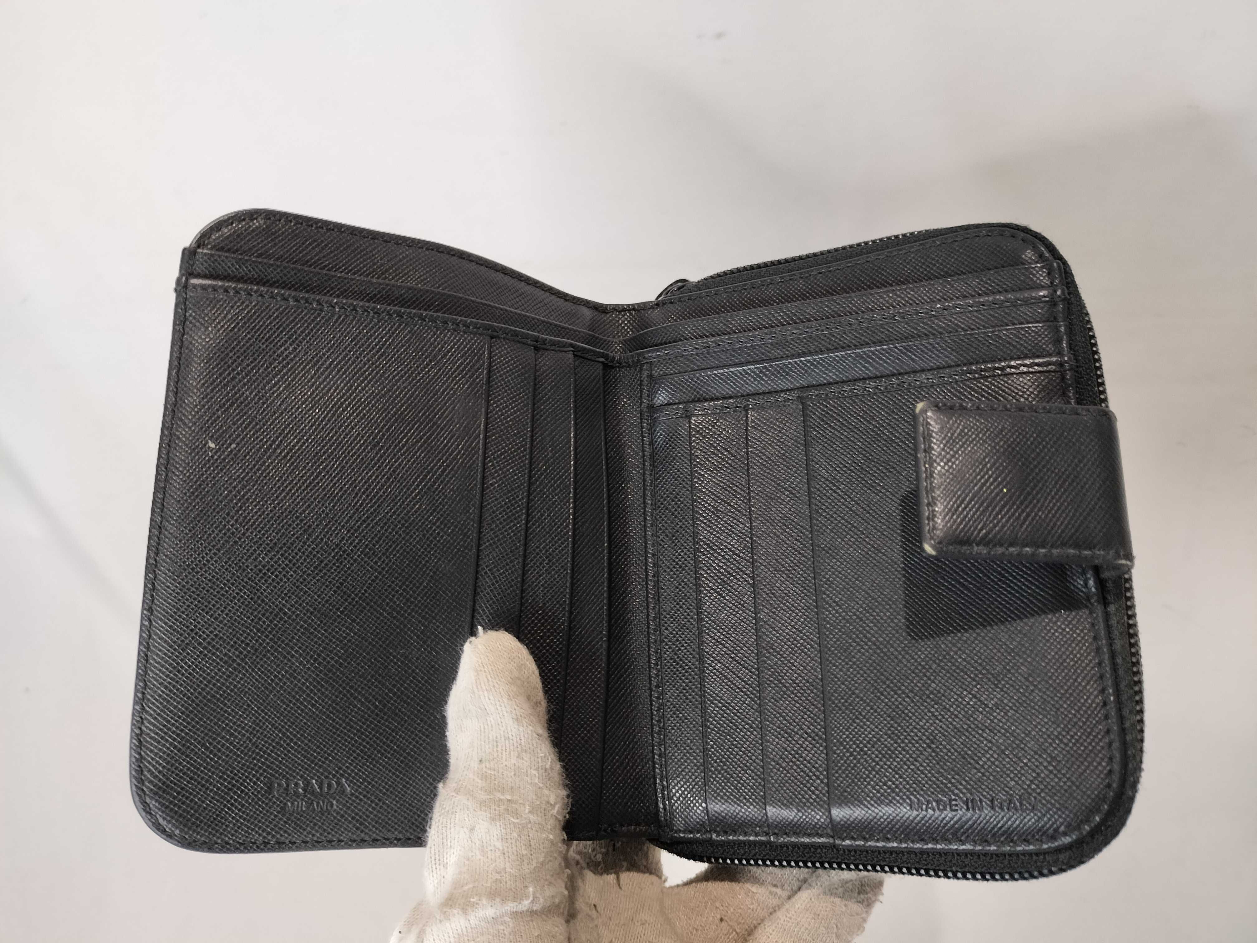 leather wallet, zipper detached. — view 9