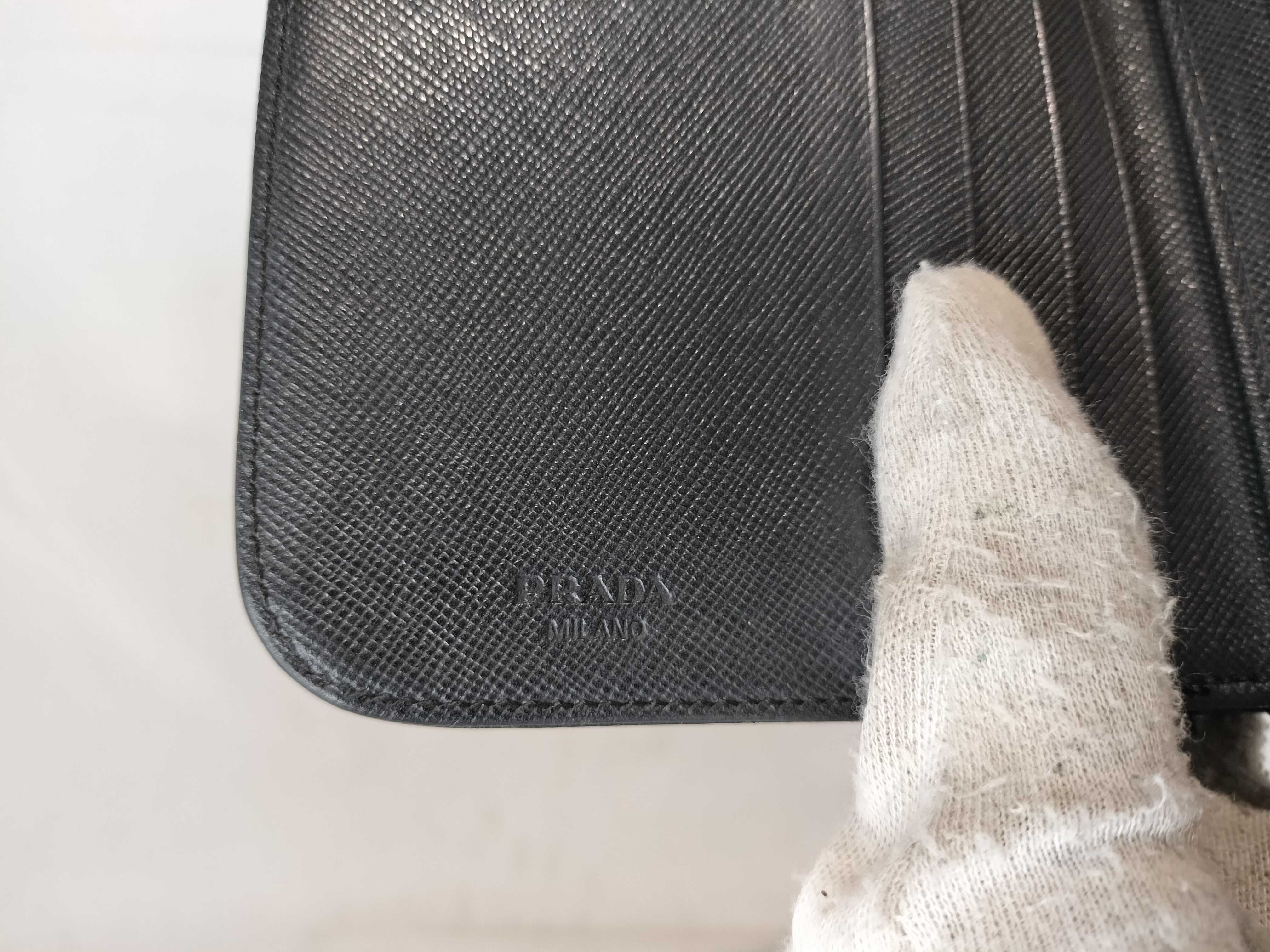 leather wallet, zipper detached. — view 10
