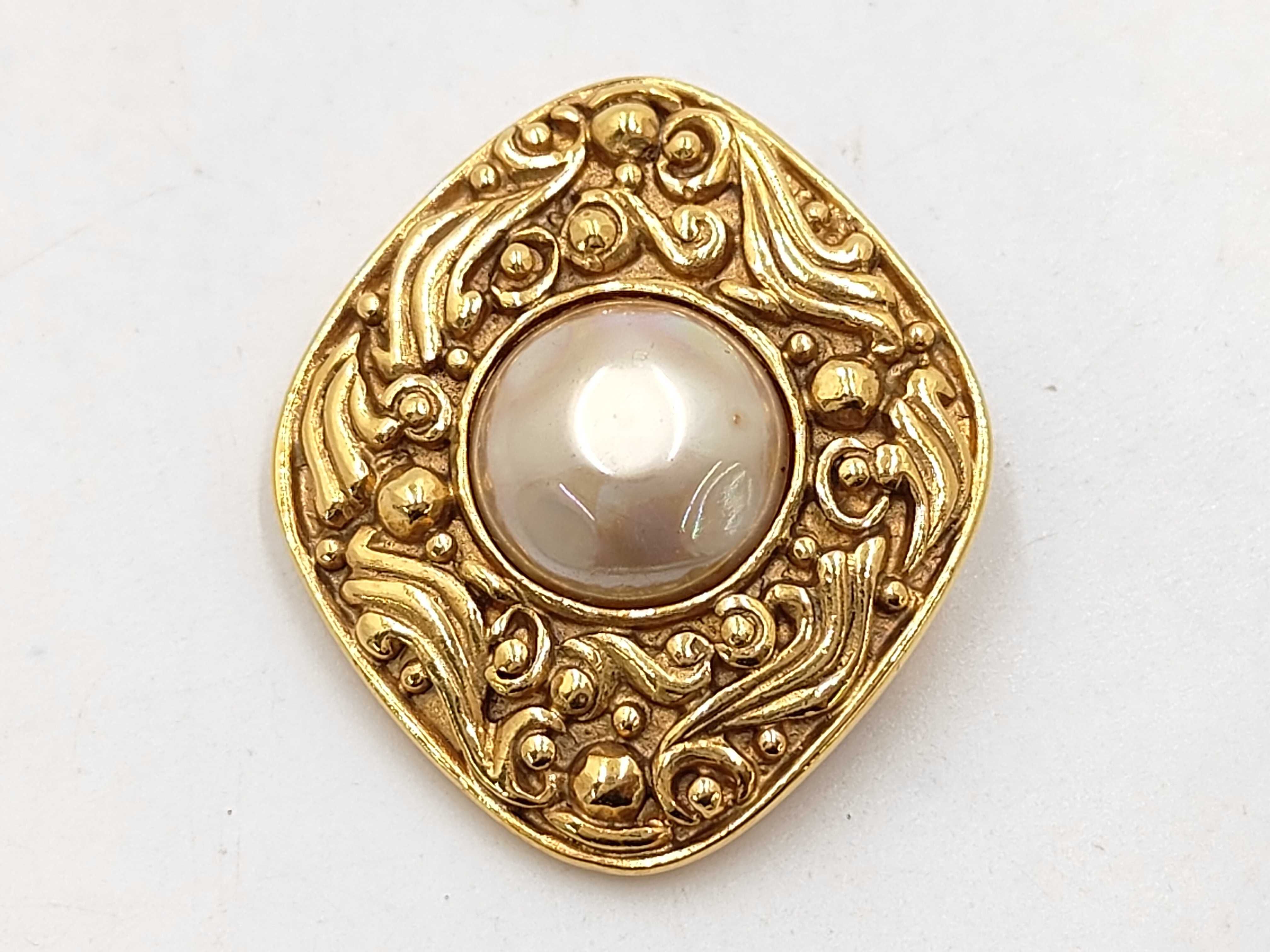 brooch