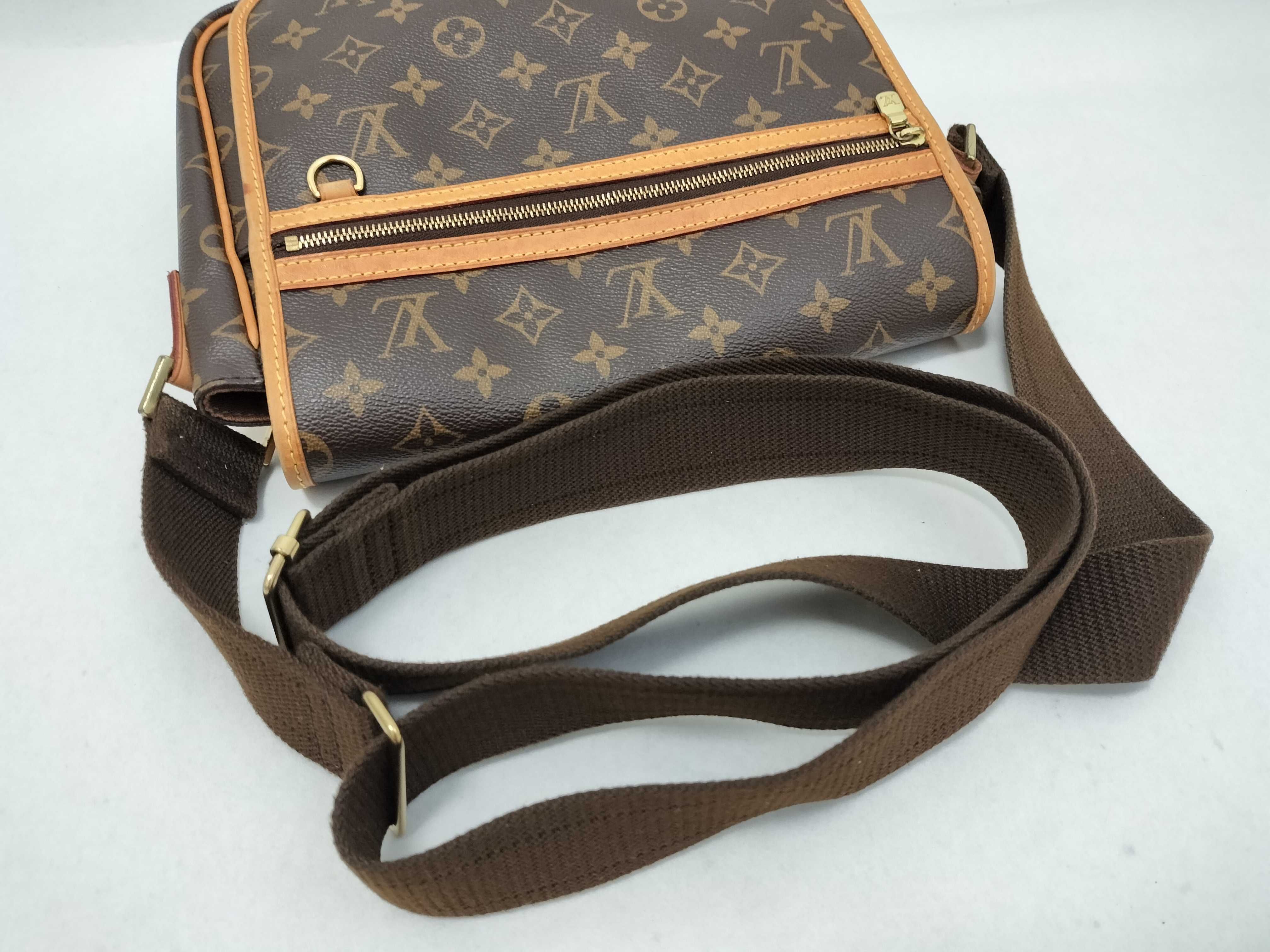 Monogram Messenger Bosphore PM M40106 MI2071 Shoulder Bag — view 3