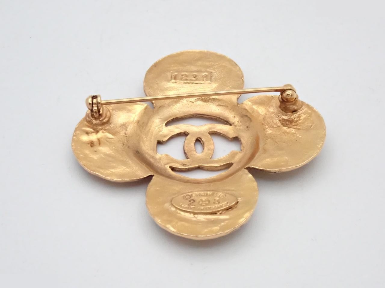 Flower 5-strand brooch — view 2