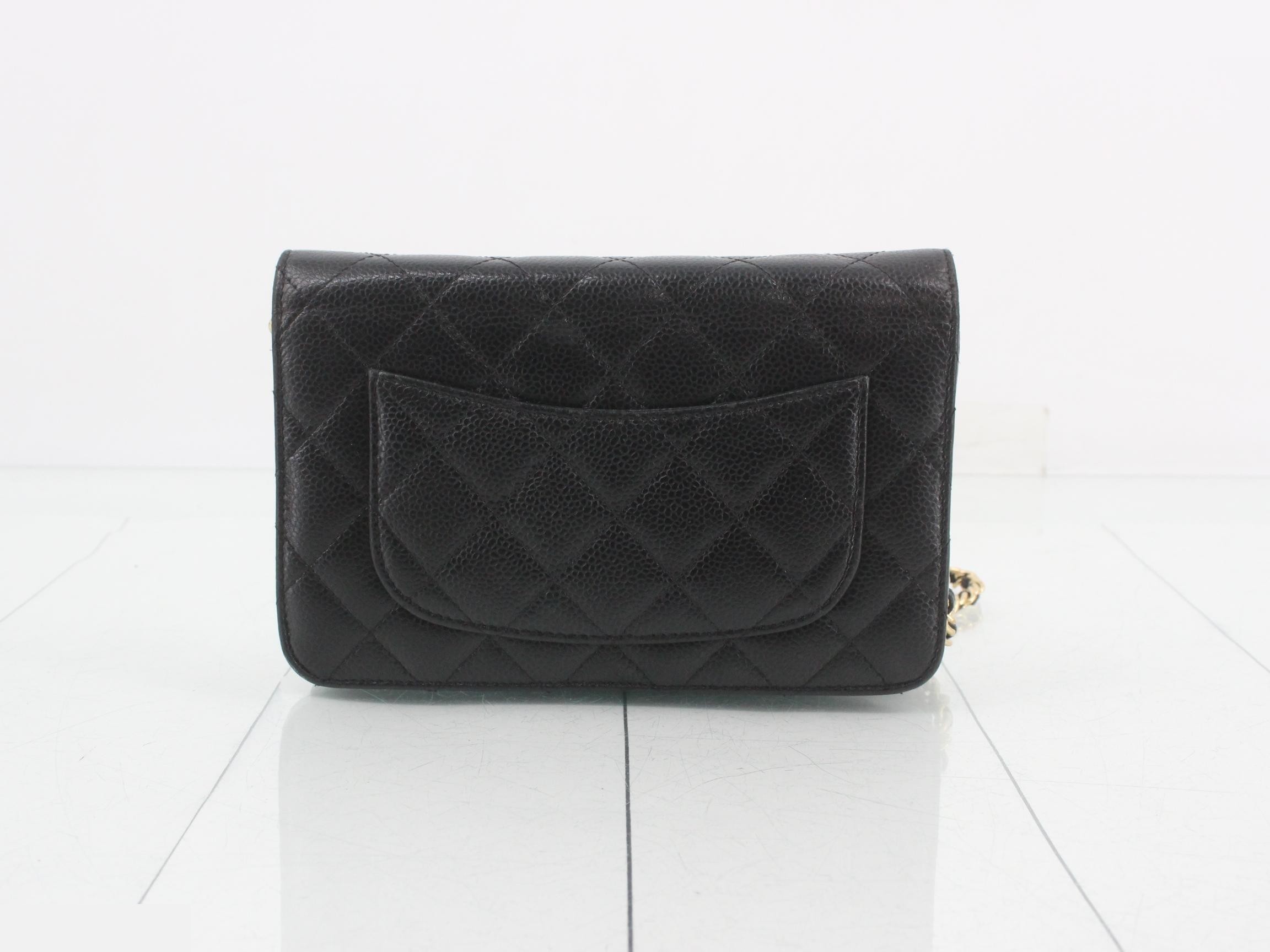 AP0250 Matelassé Chain Wallet, Caviar Leather, Black x Gold — view 2